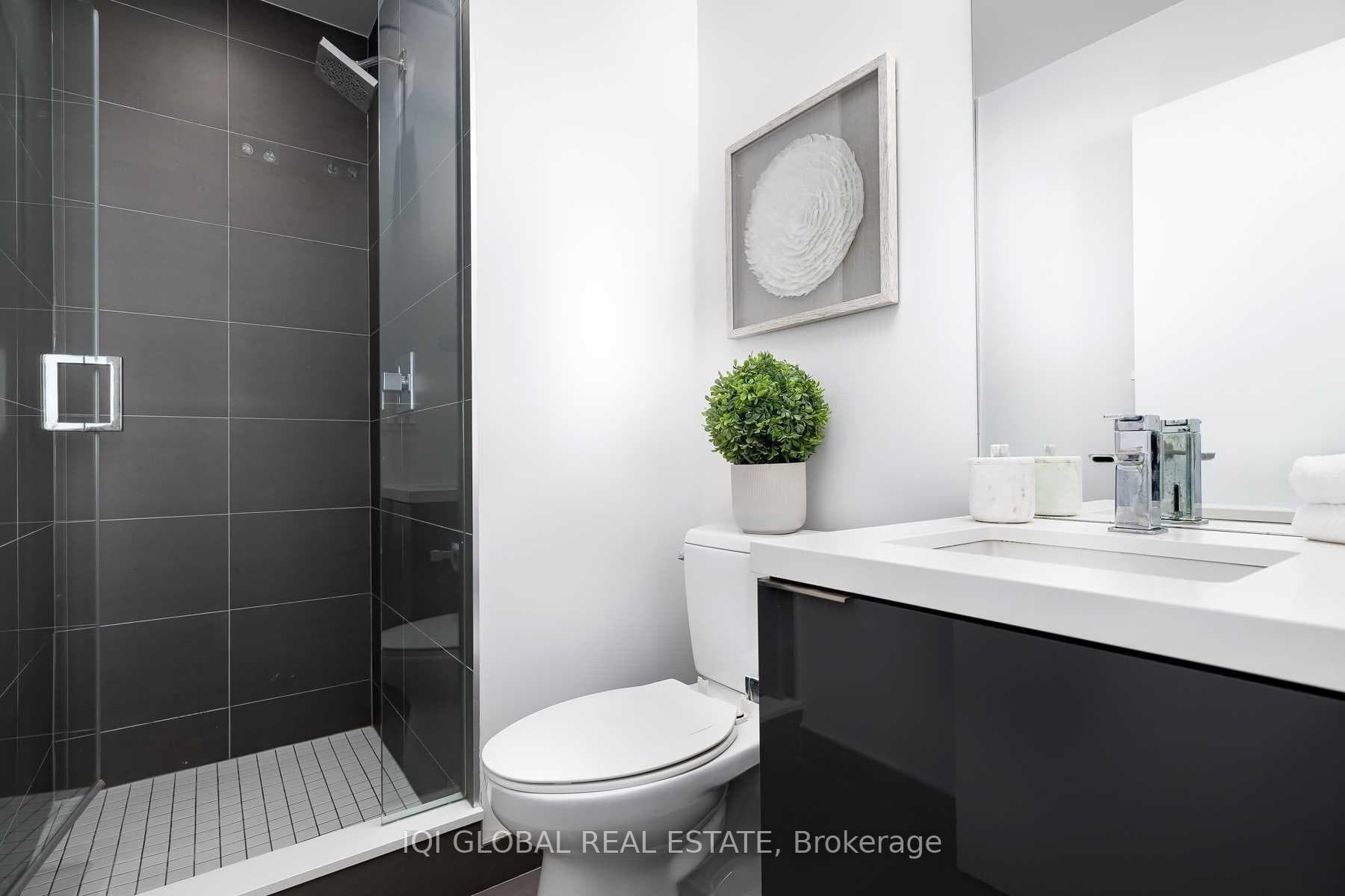 8 Eglinton Avenue Unit 2005 photo 9