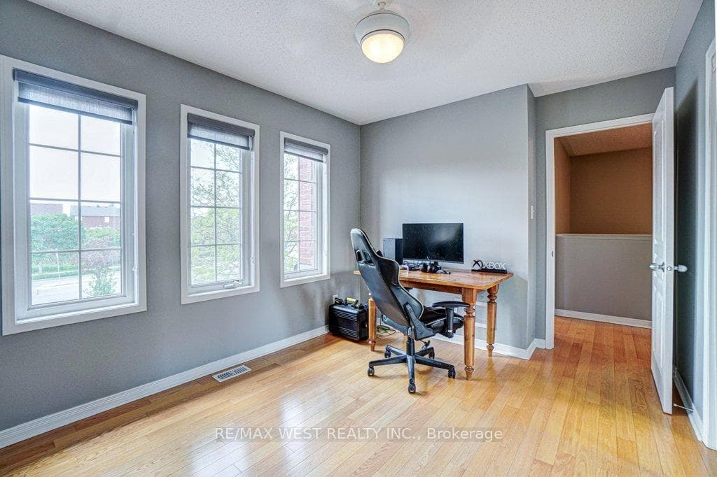 2433 Postmaster Drive photo 24