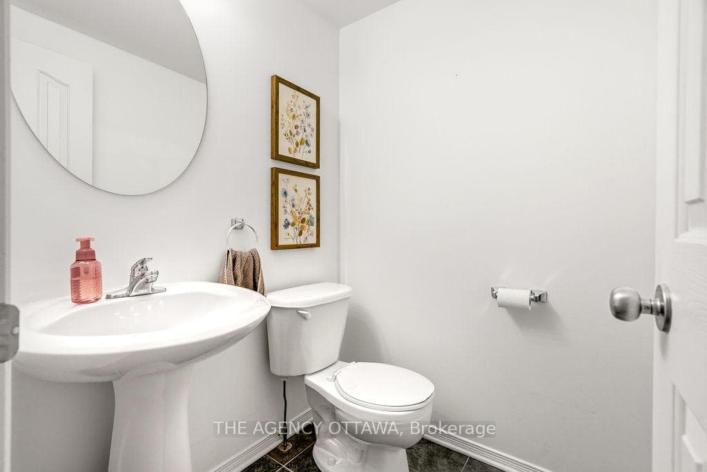 555 Aberfoyle Circle photo 17