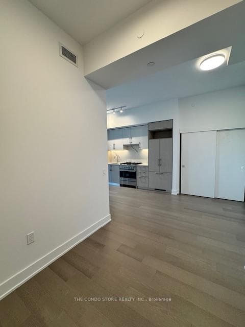 8 Manor Road Unit 905 photo 6
