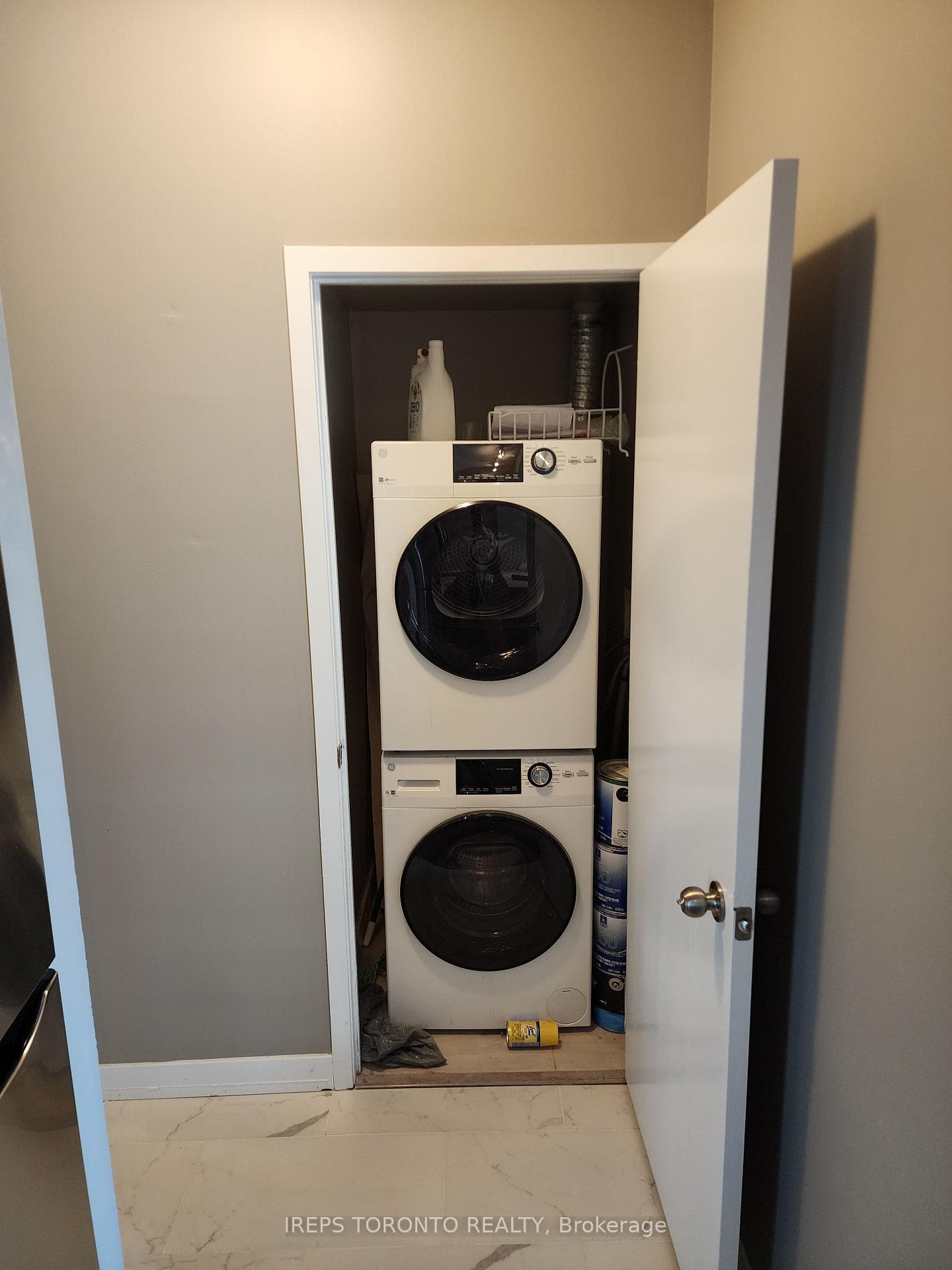 126 Simcoe Street Unit 1004 photo 14