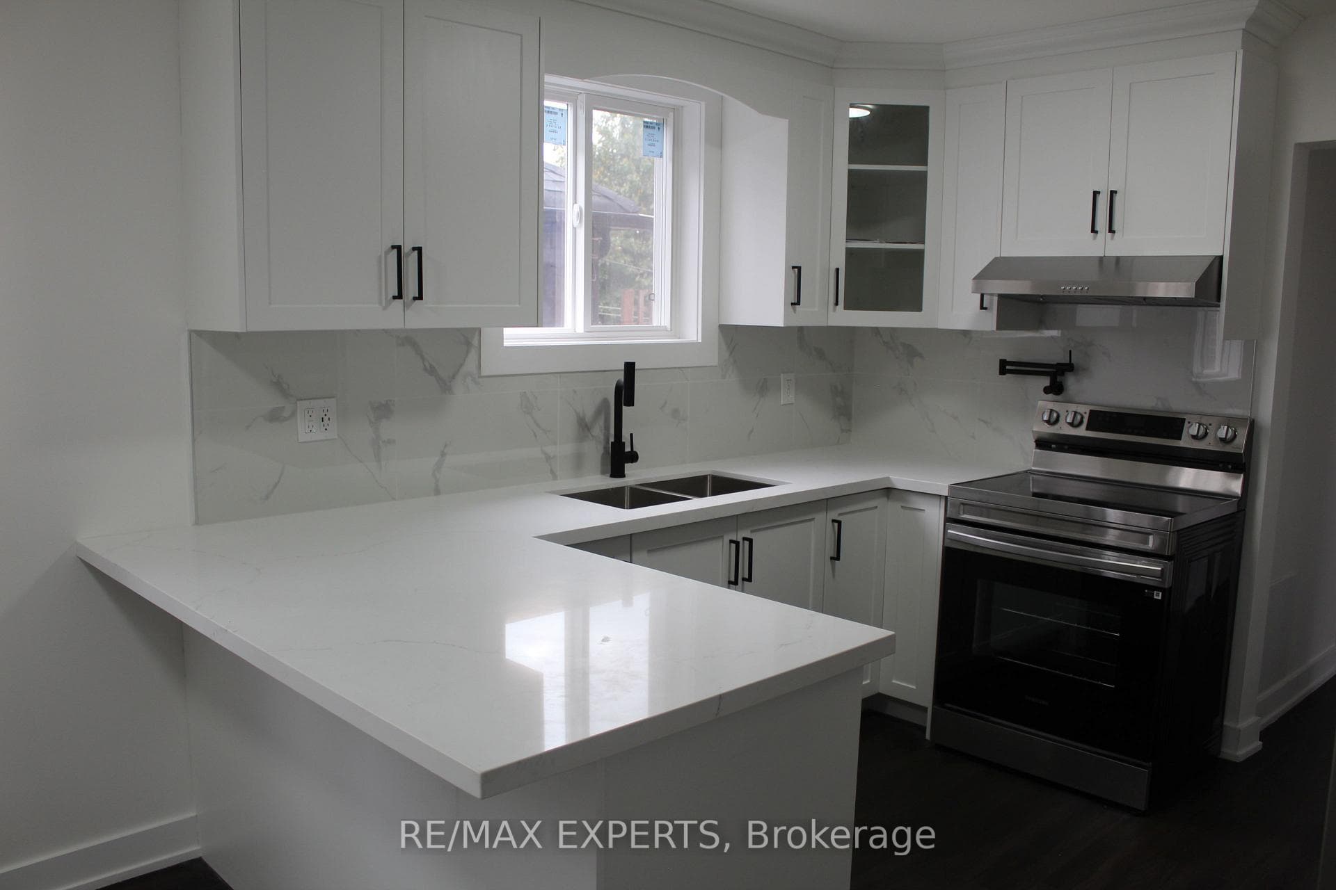 121 Ewart Avenue photo 3