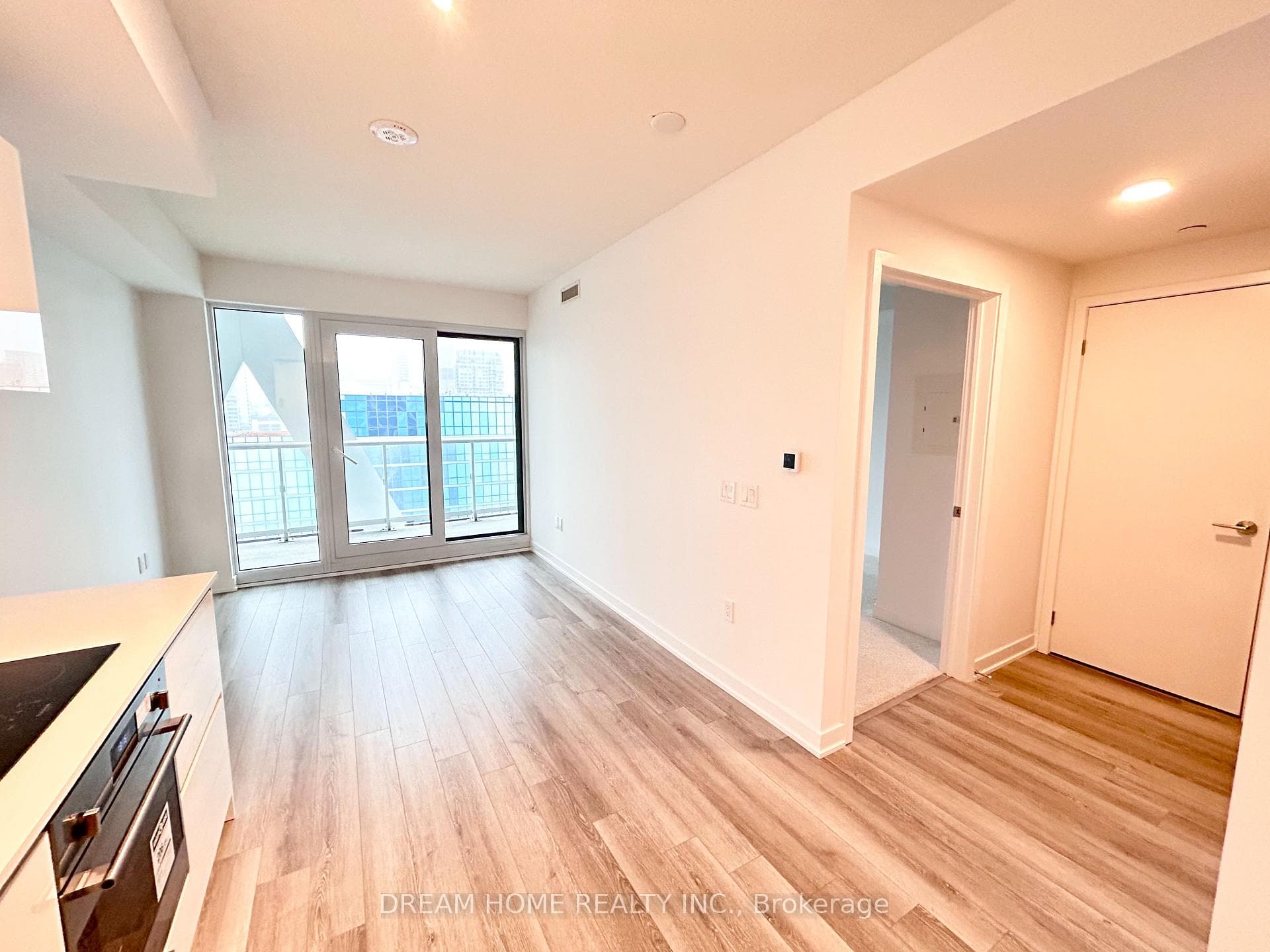 230 Simcoe Street Unit 2415 photo 4