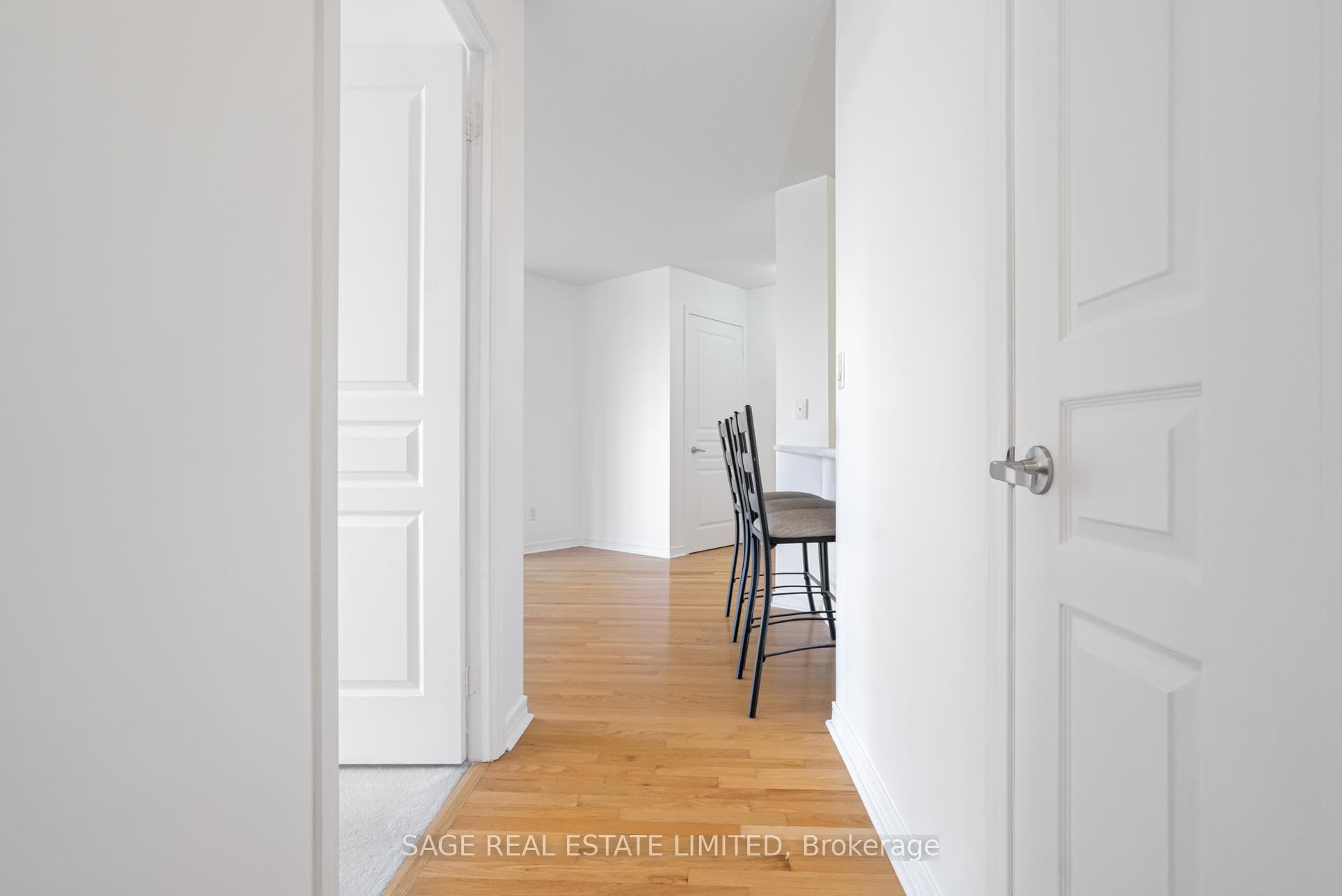 509 Beecroft Road Unit 305 photo 17