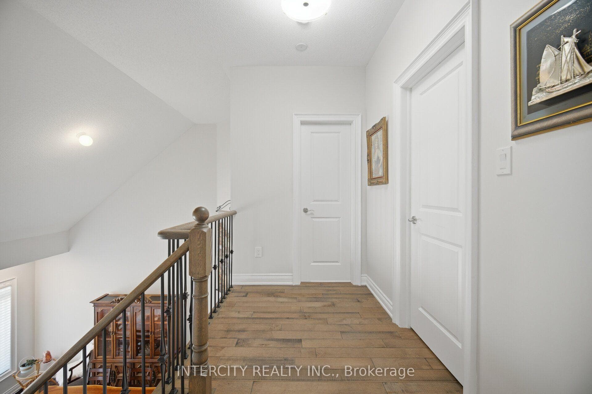 4 Petersen Place photo 26