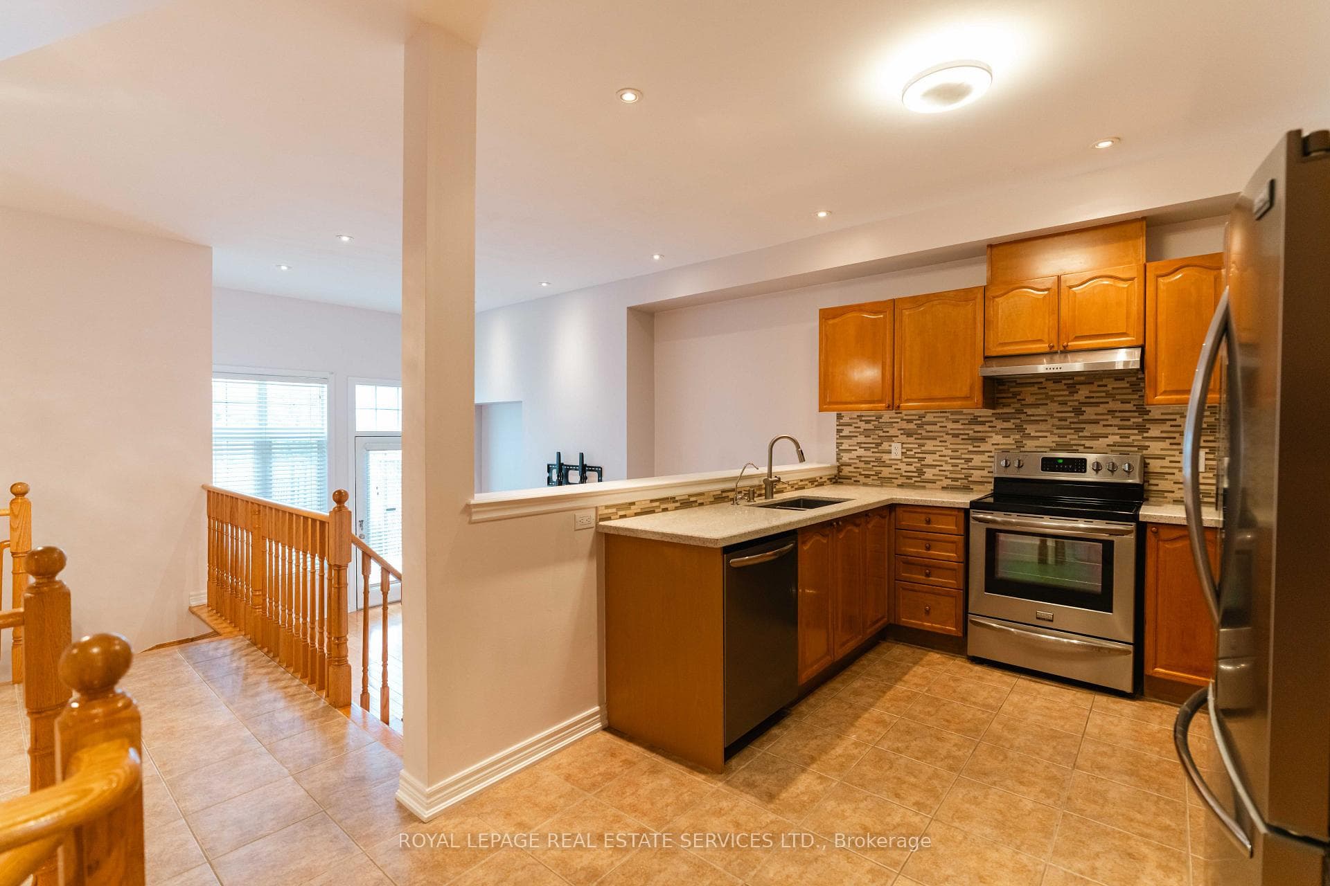 3367 Eglinton Avenue photo 9