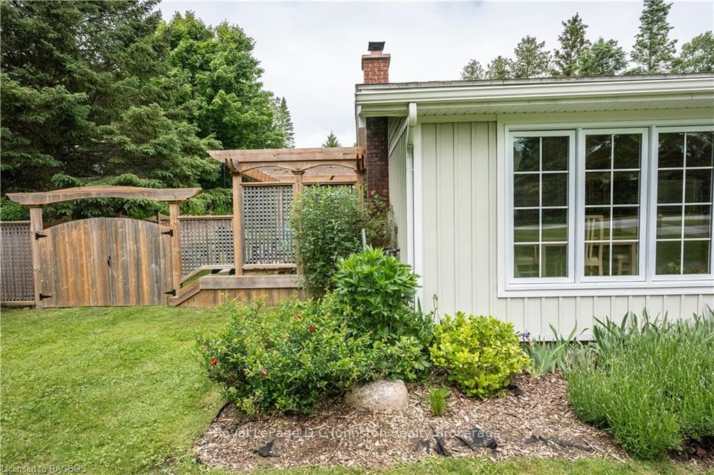 10' gate, providing easy access for boats or trail