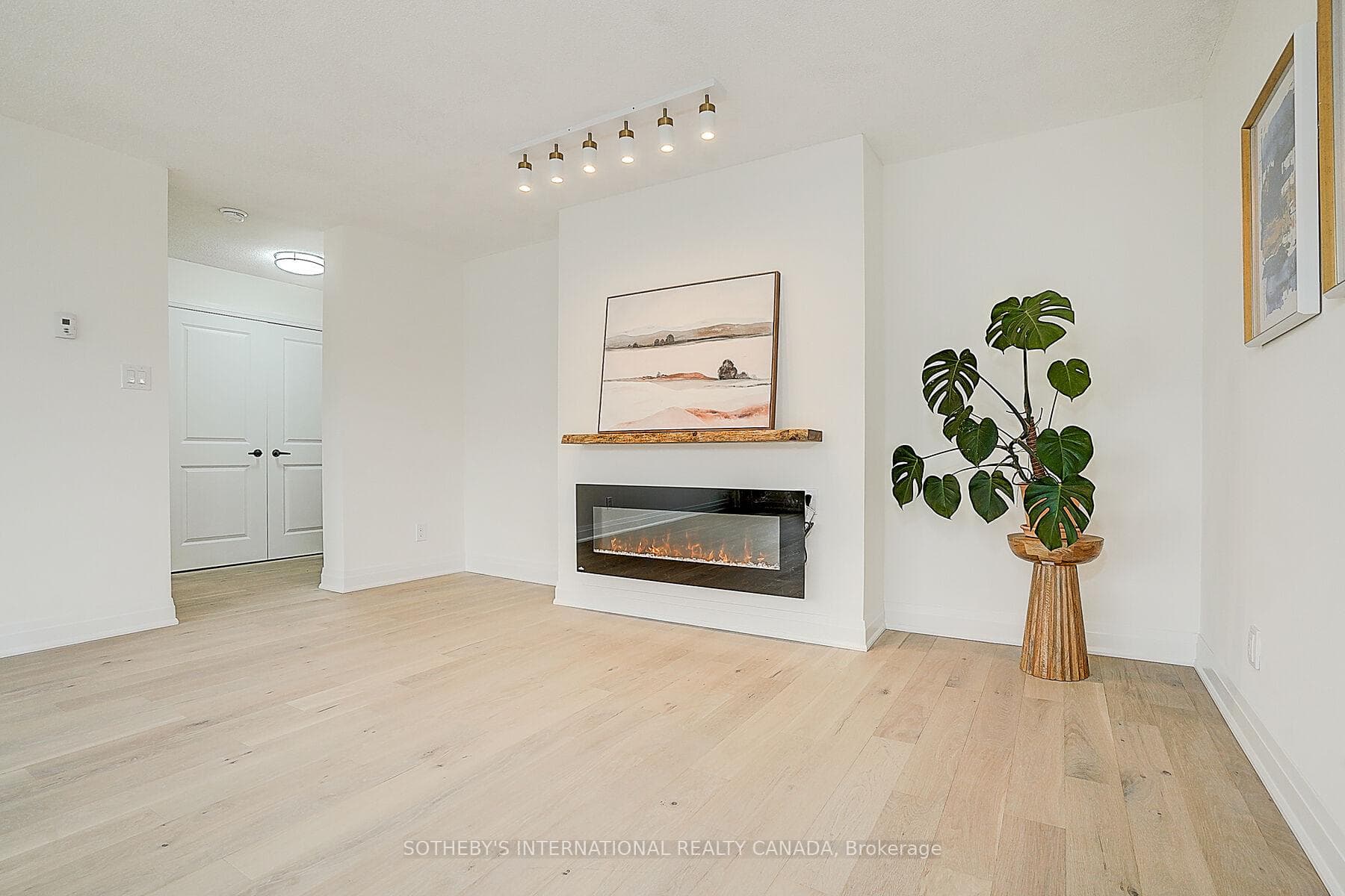 1240 Marlborough Court Unit 704 photo 12