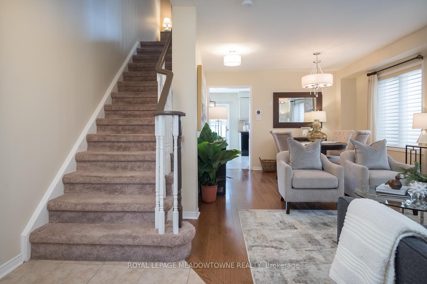 210 Hampshire Way photo 6