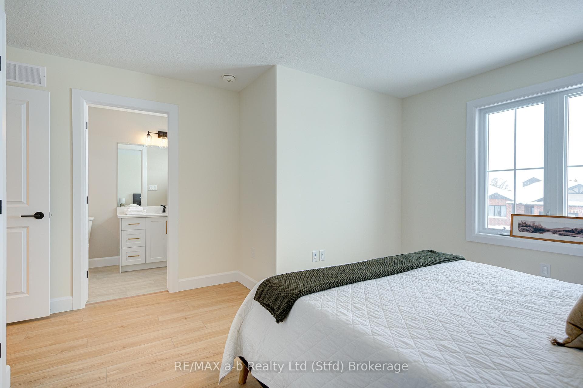 16 LINDA Drive photo 22