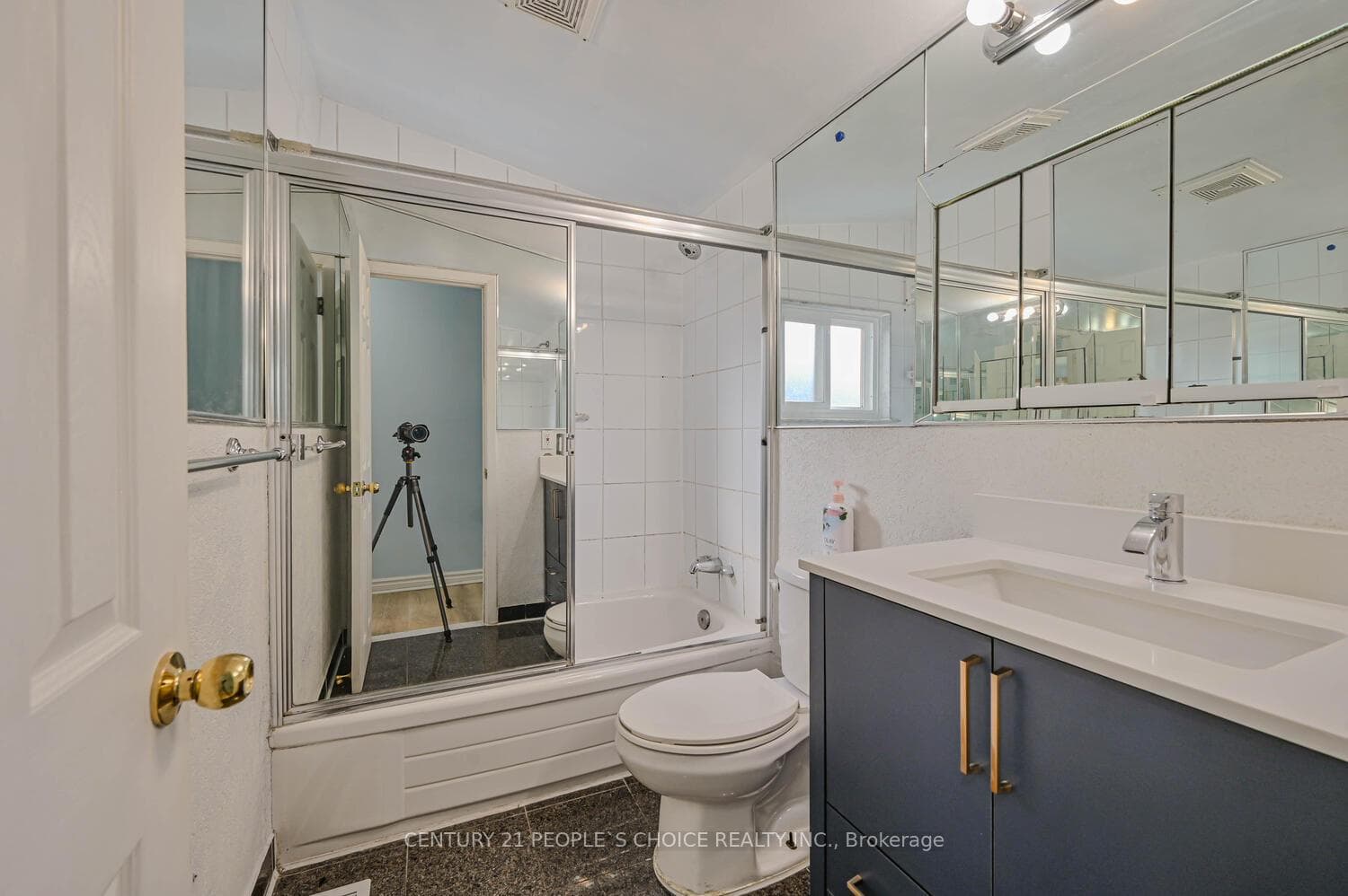 11 Checker Court photo 29