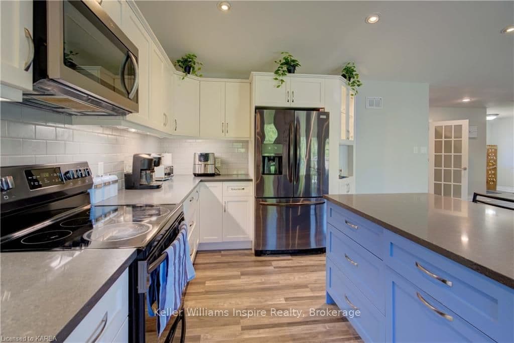 25 SPRINGBROOK Drive photo 12