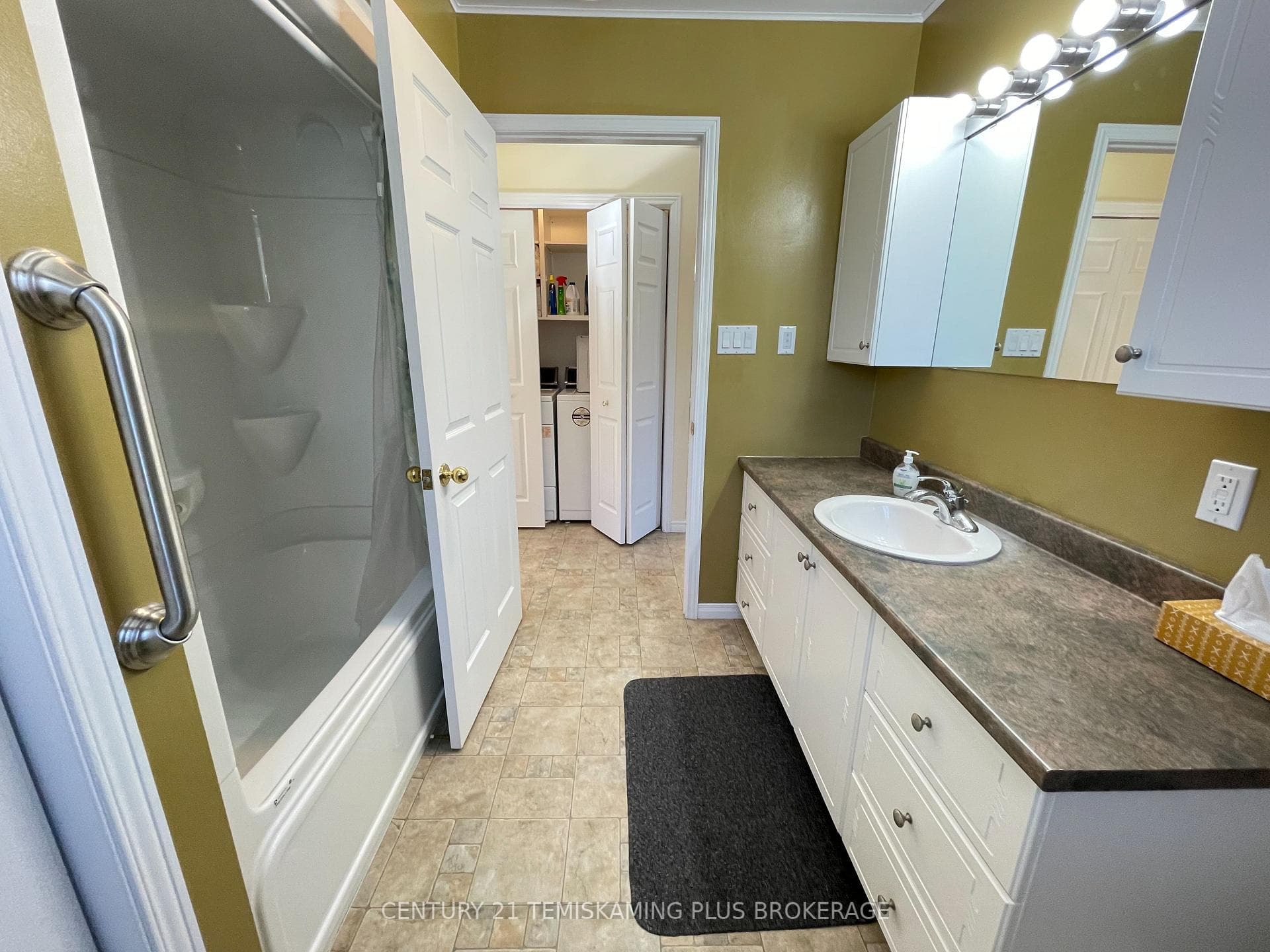 99 Pine Street photo 19