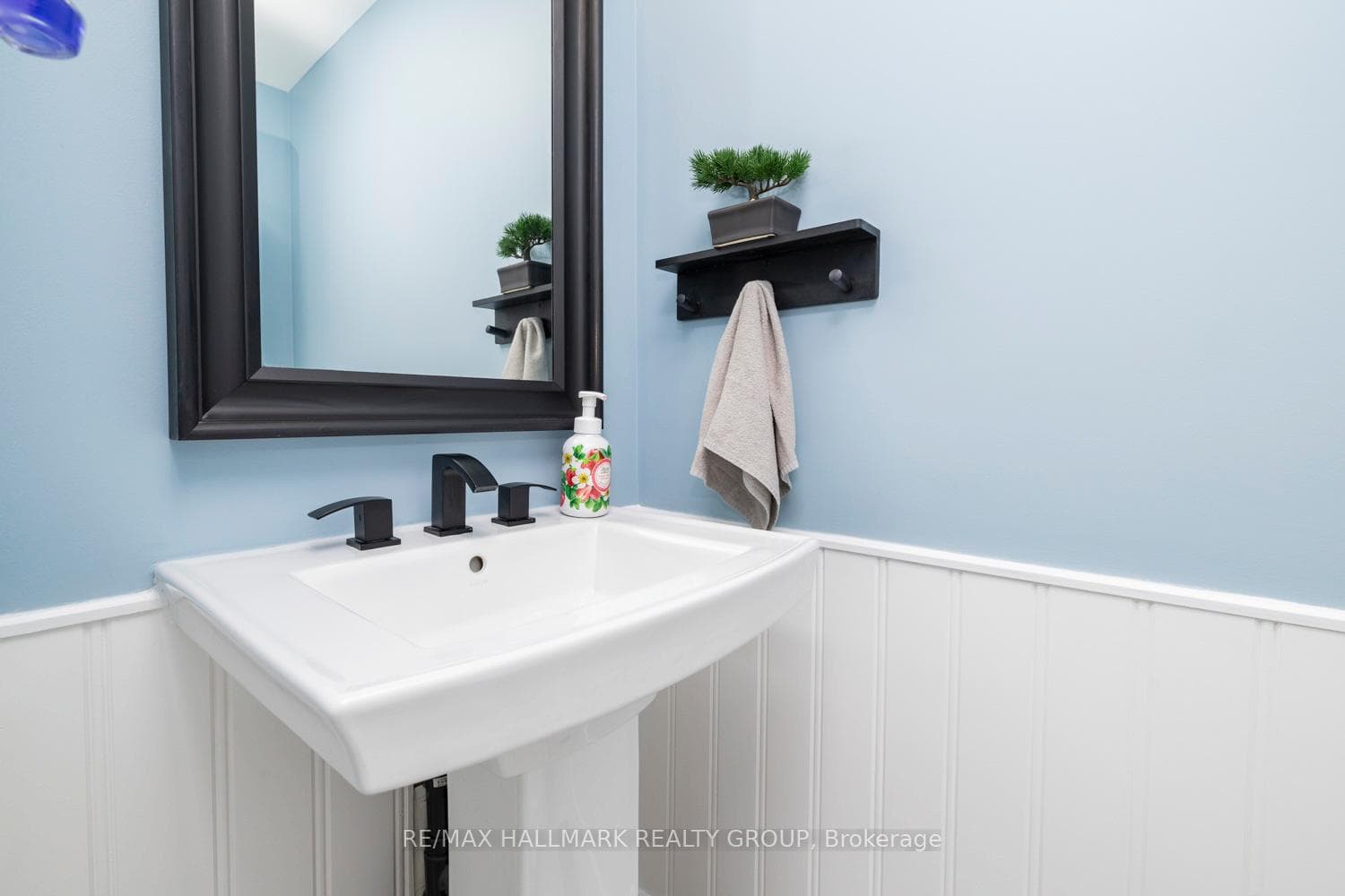 1729 Lamoureux Drive Unit C photo 5