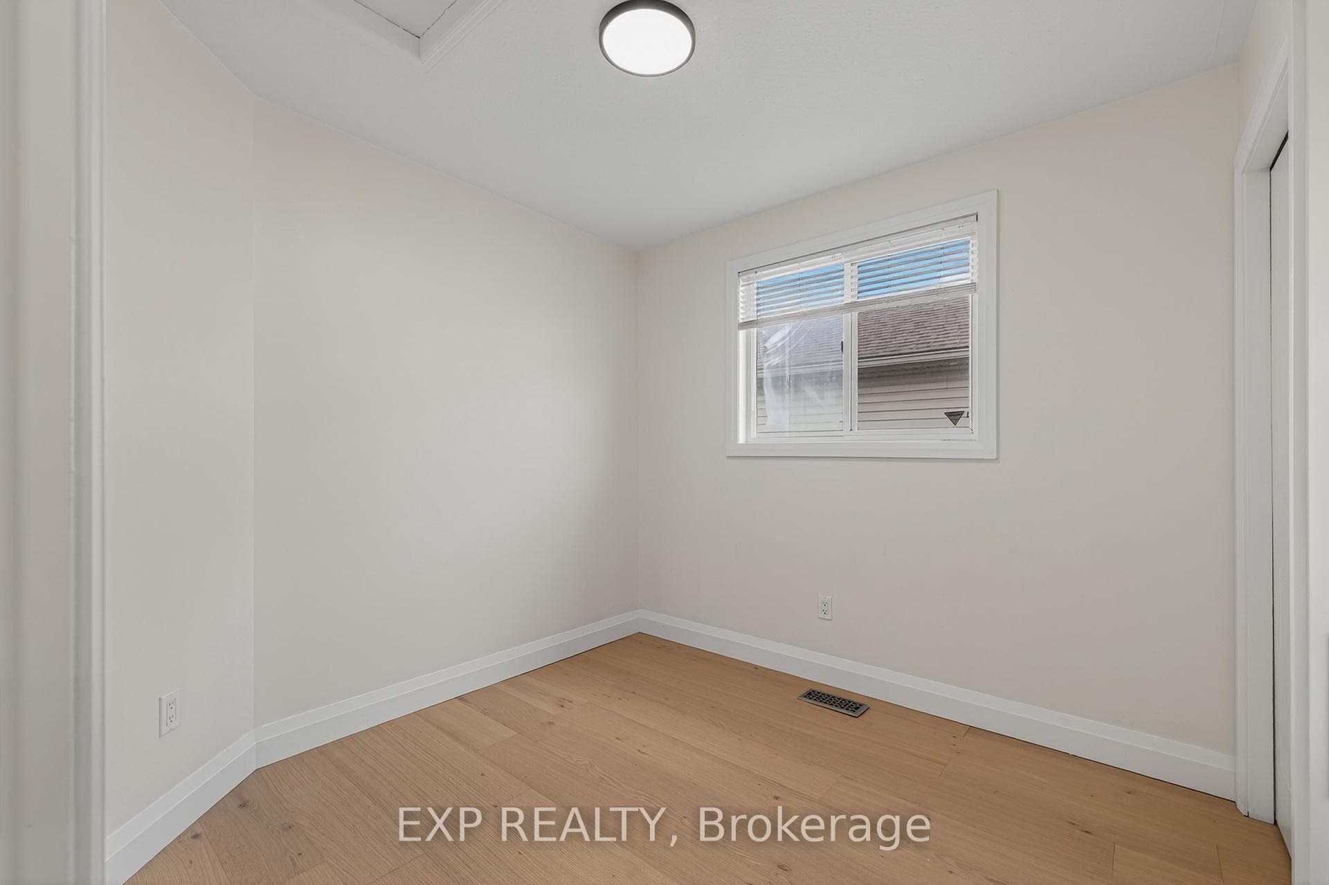 101 Anastasia Crescent photo 11