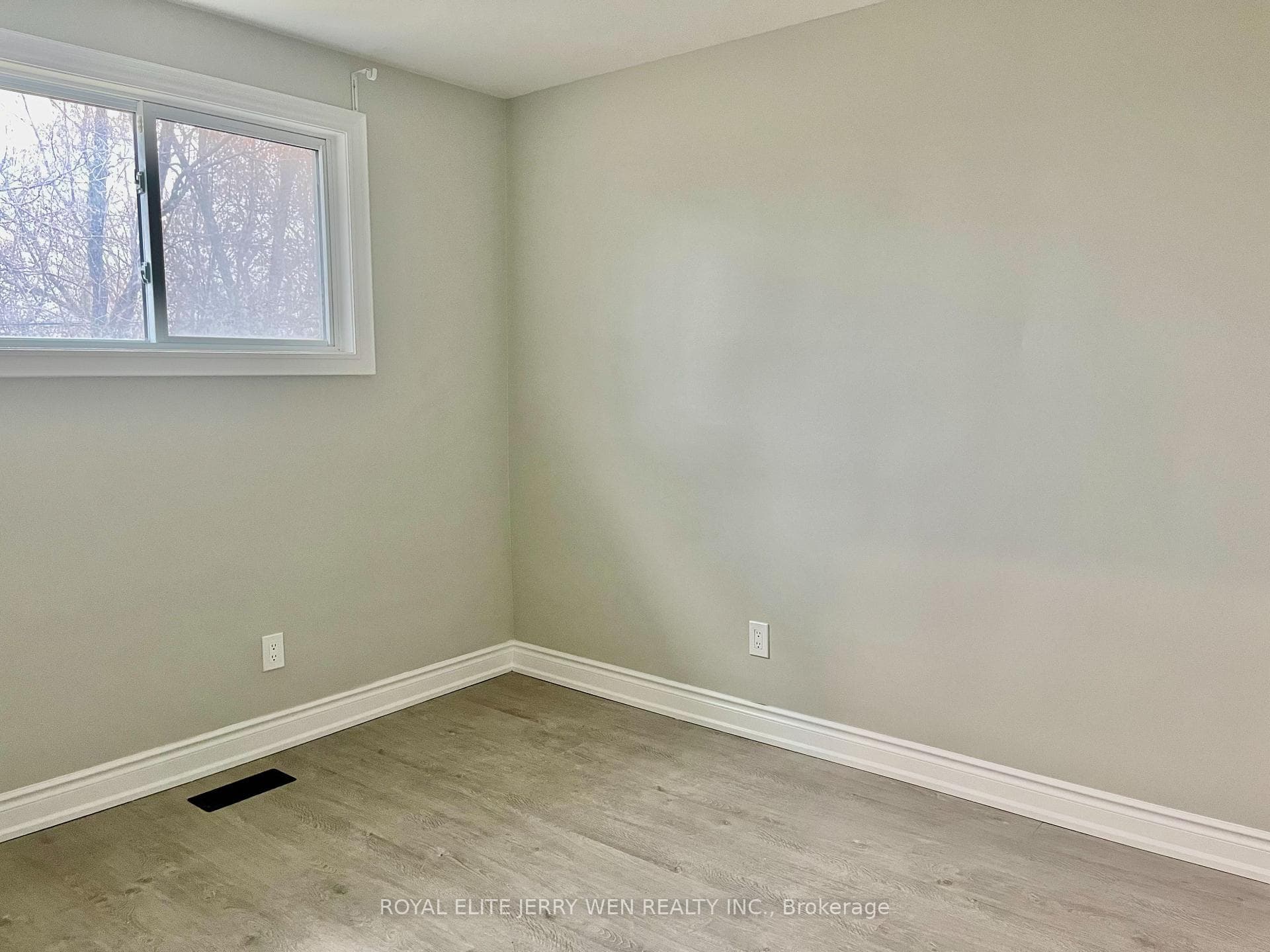 228 Silverbirch Drive Unit Upper photo 7