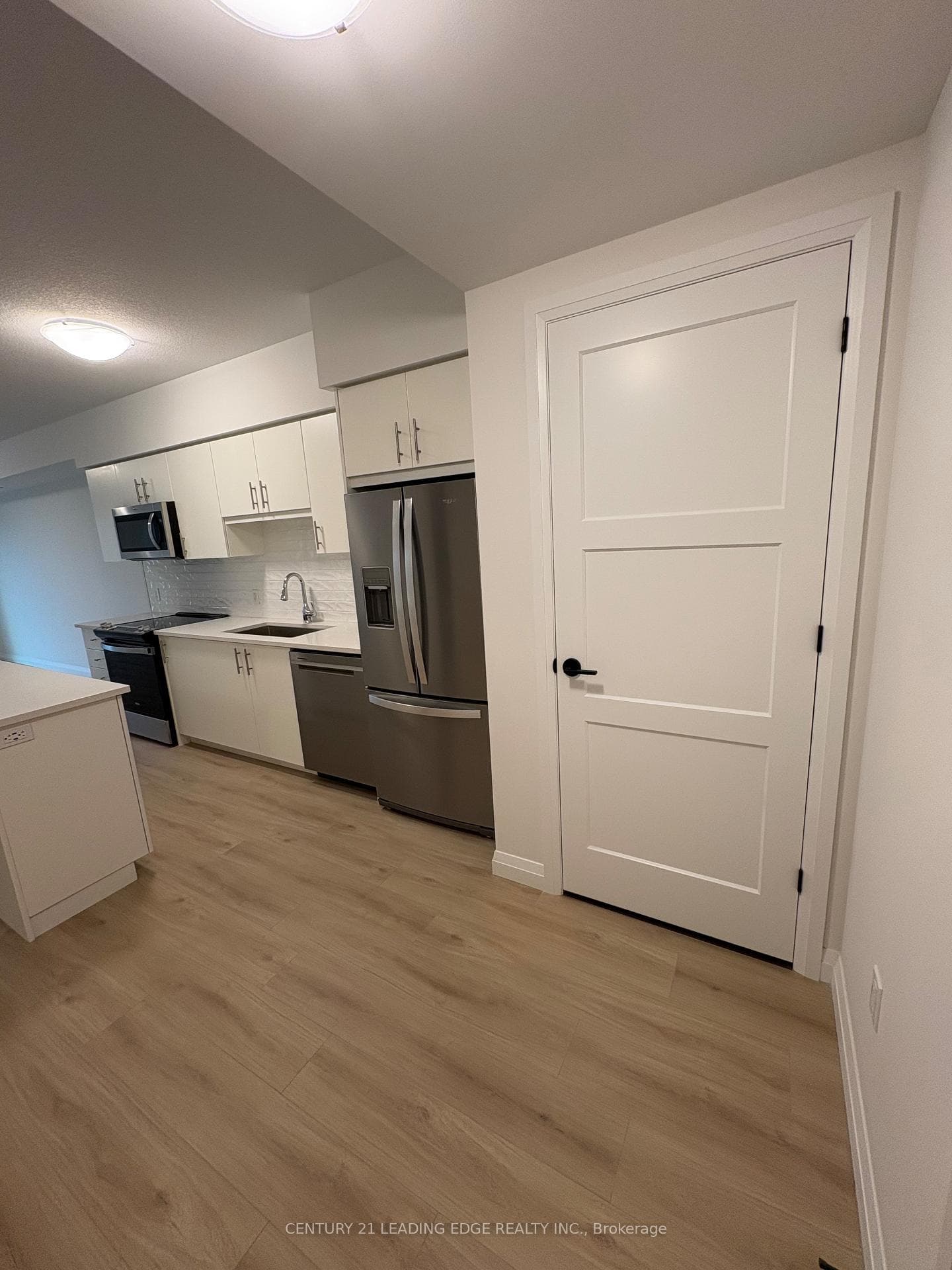 93 Arthur Street Unit 809 photo 2