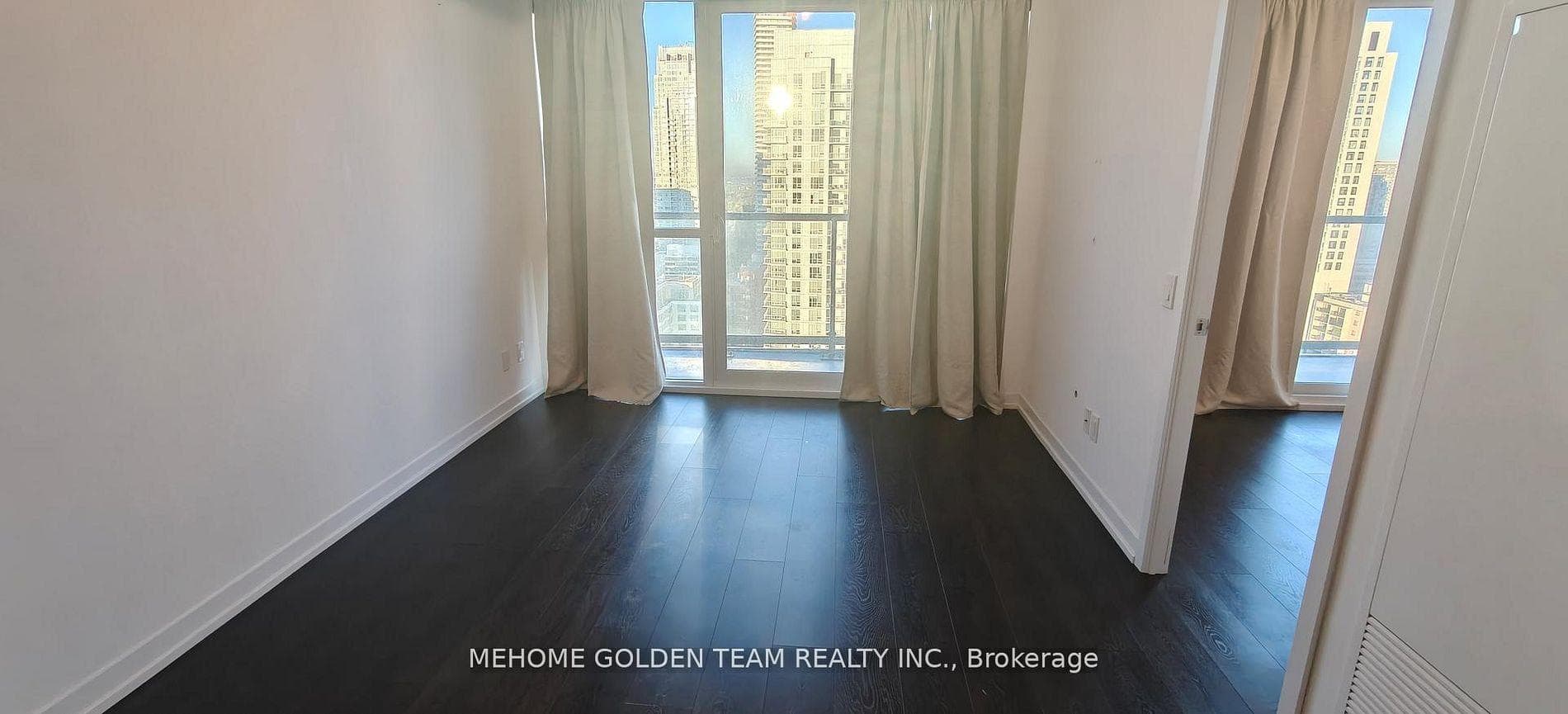 125 Redpath Avenue Unit 3207 photo 4