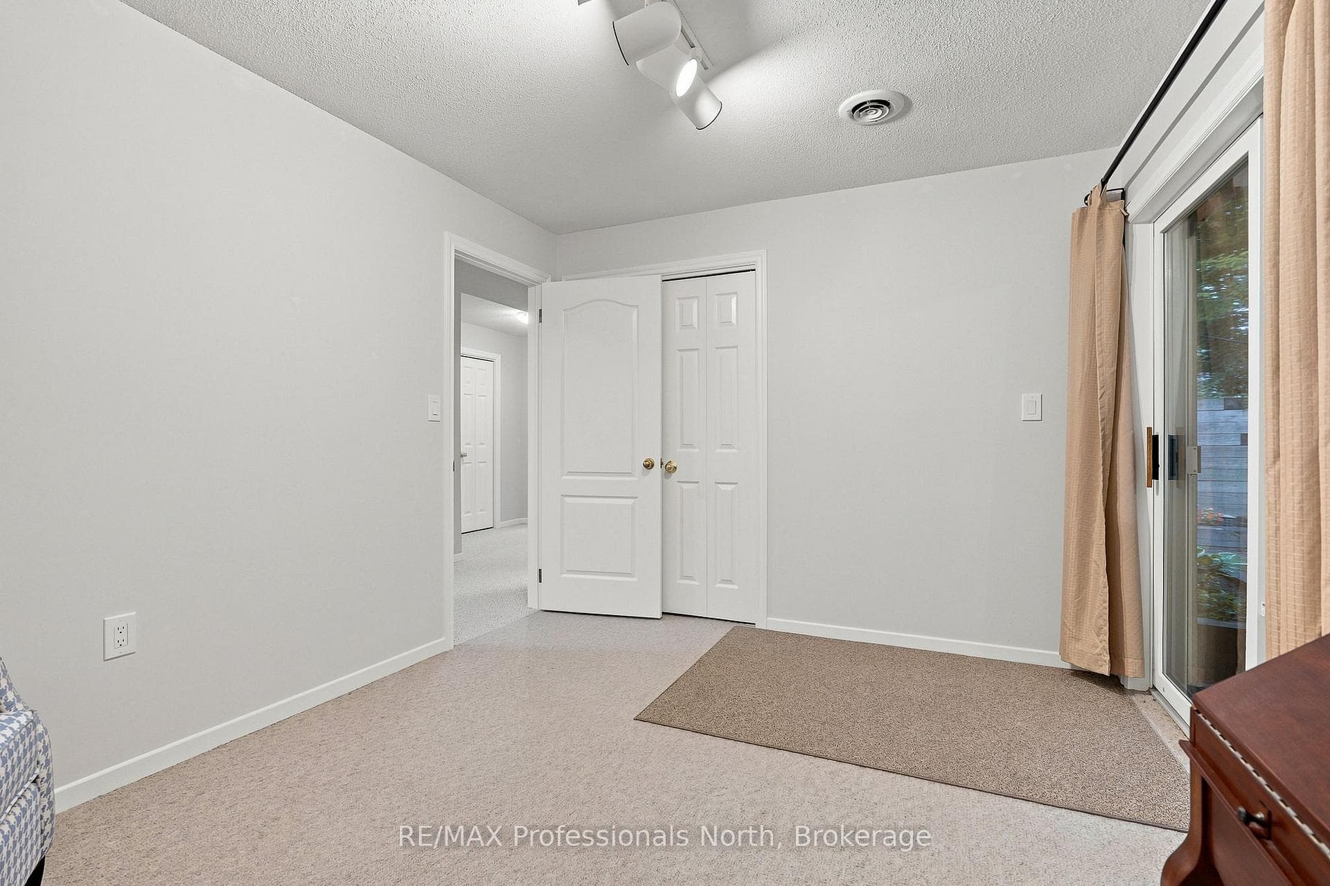 8 PALMER Court photo 42