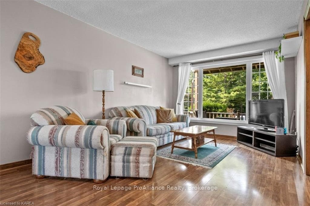 1028 LAWTON Place photo 6