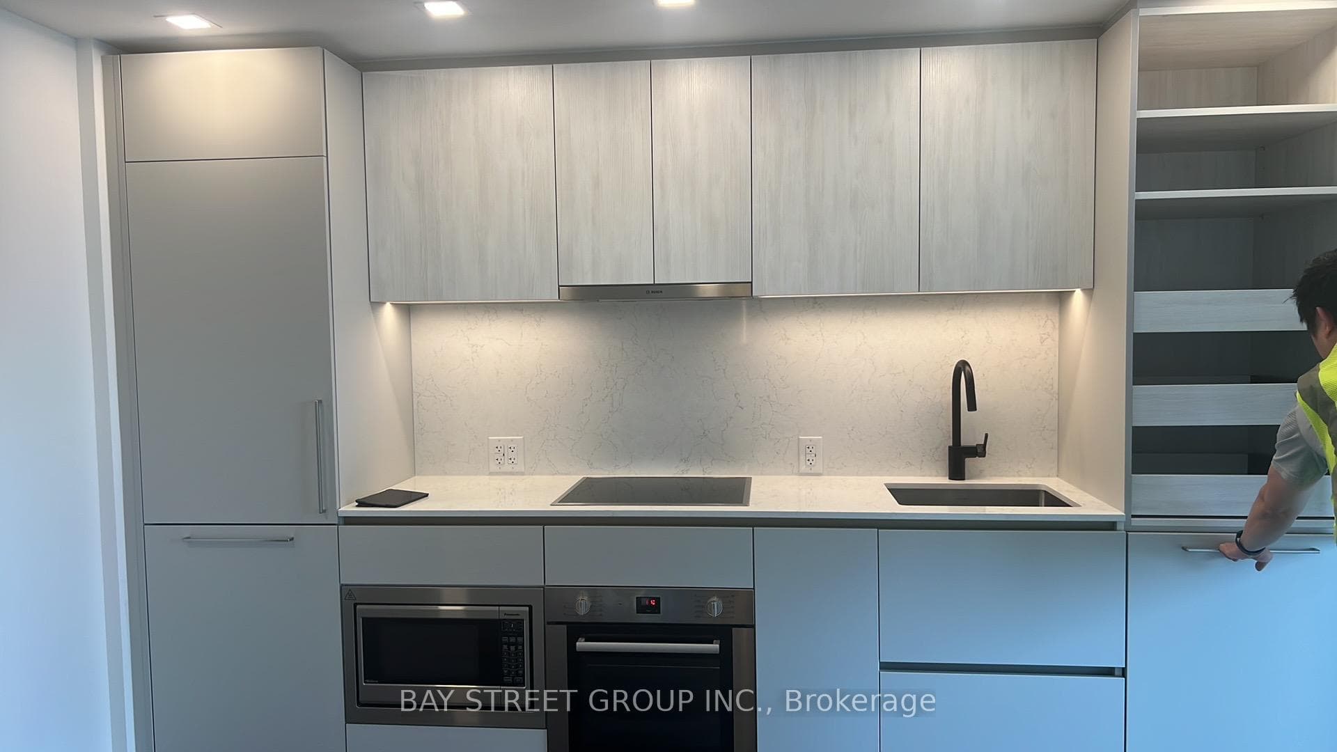 609 Sherbourne Street Unit 2903 photo 1