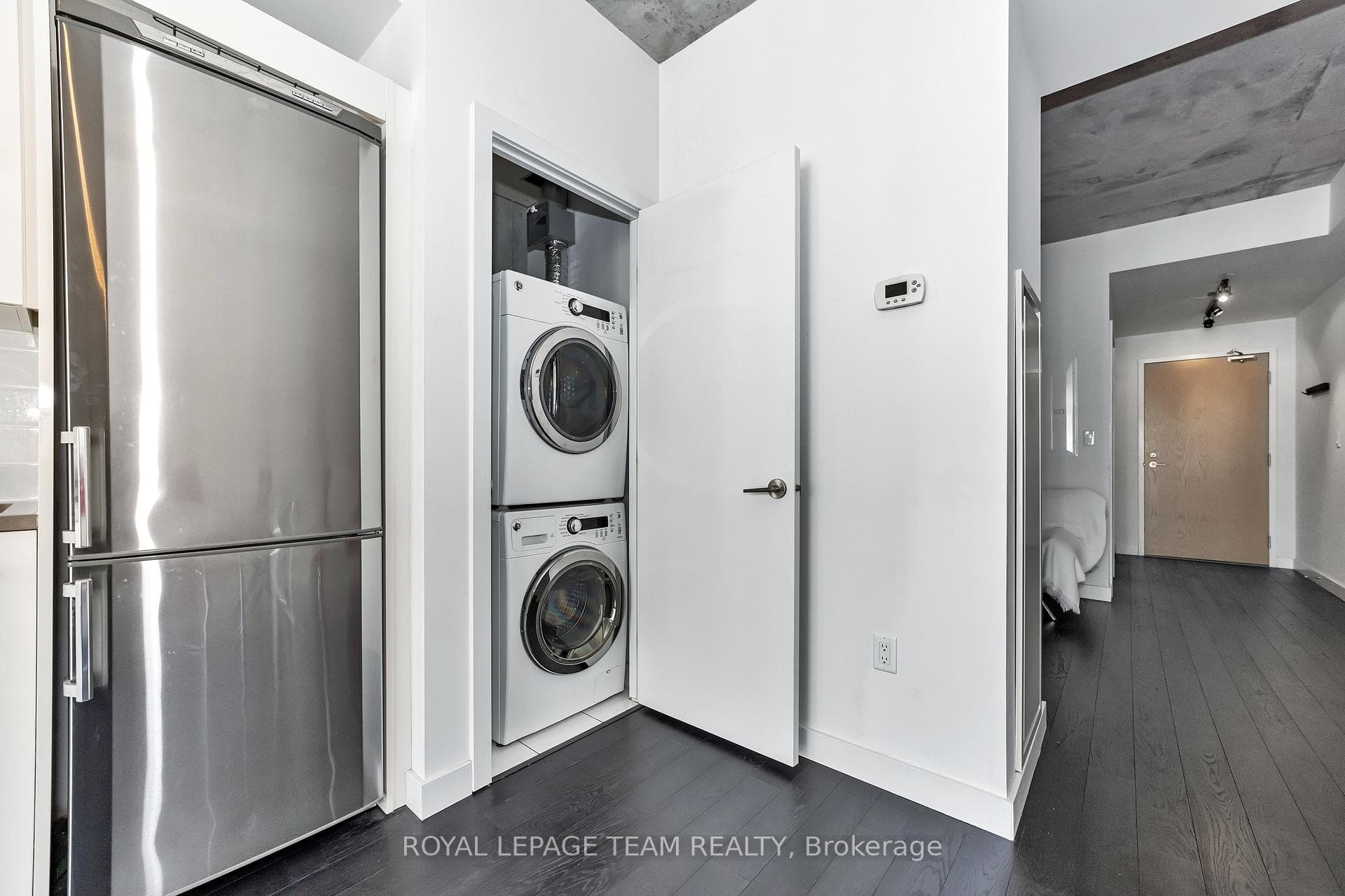 Stacking washer and dryer