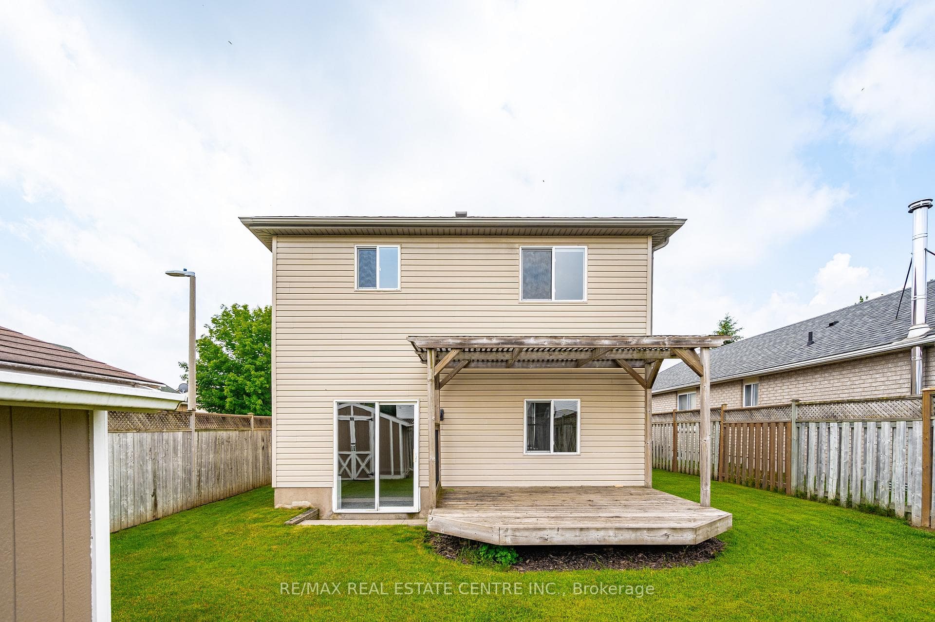 536 McTavish Street photo 33