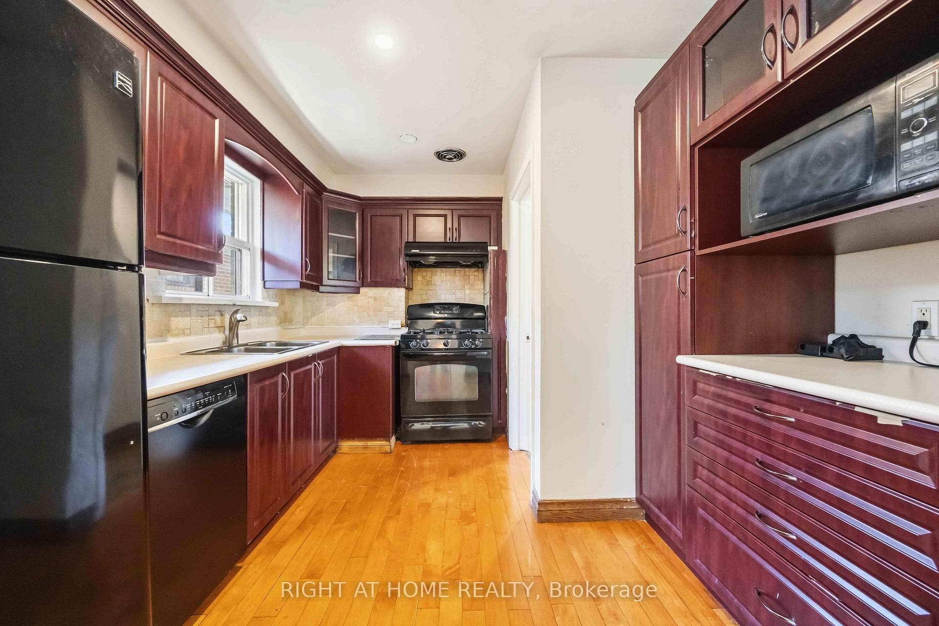 1 Mozart Avenue photo 21