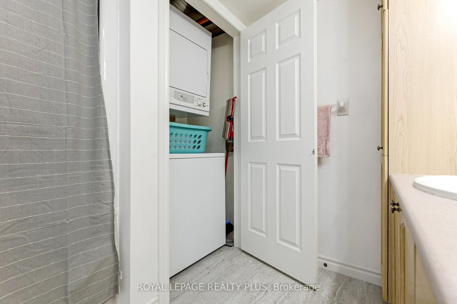 1810 Walker's Line Unit 205 photo 23
