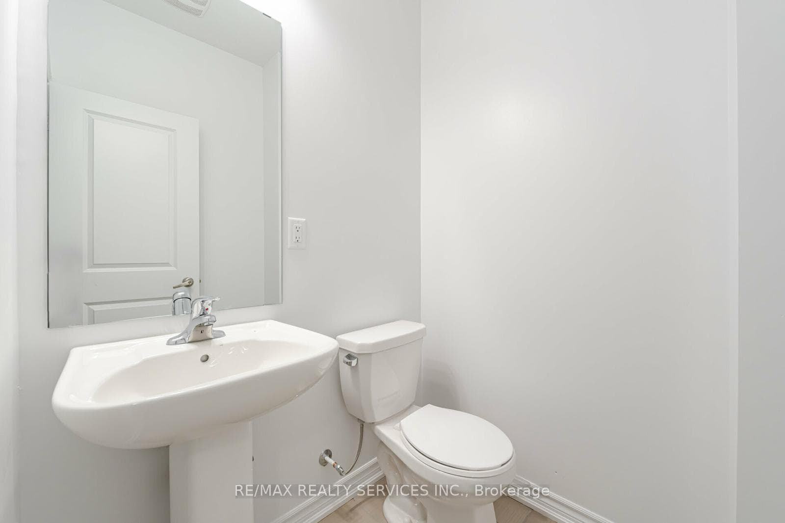 360 Russell Street photo 18
