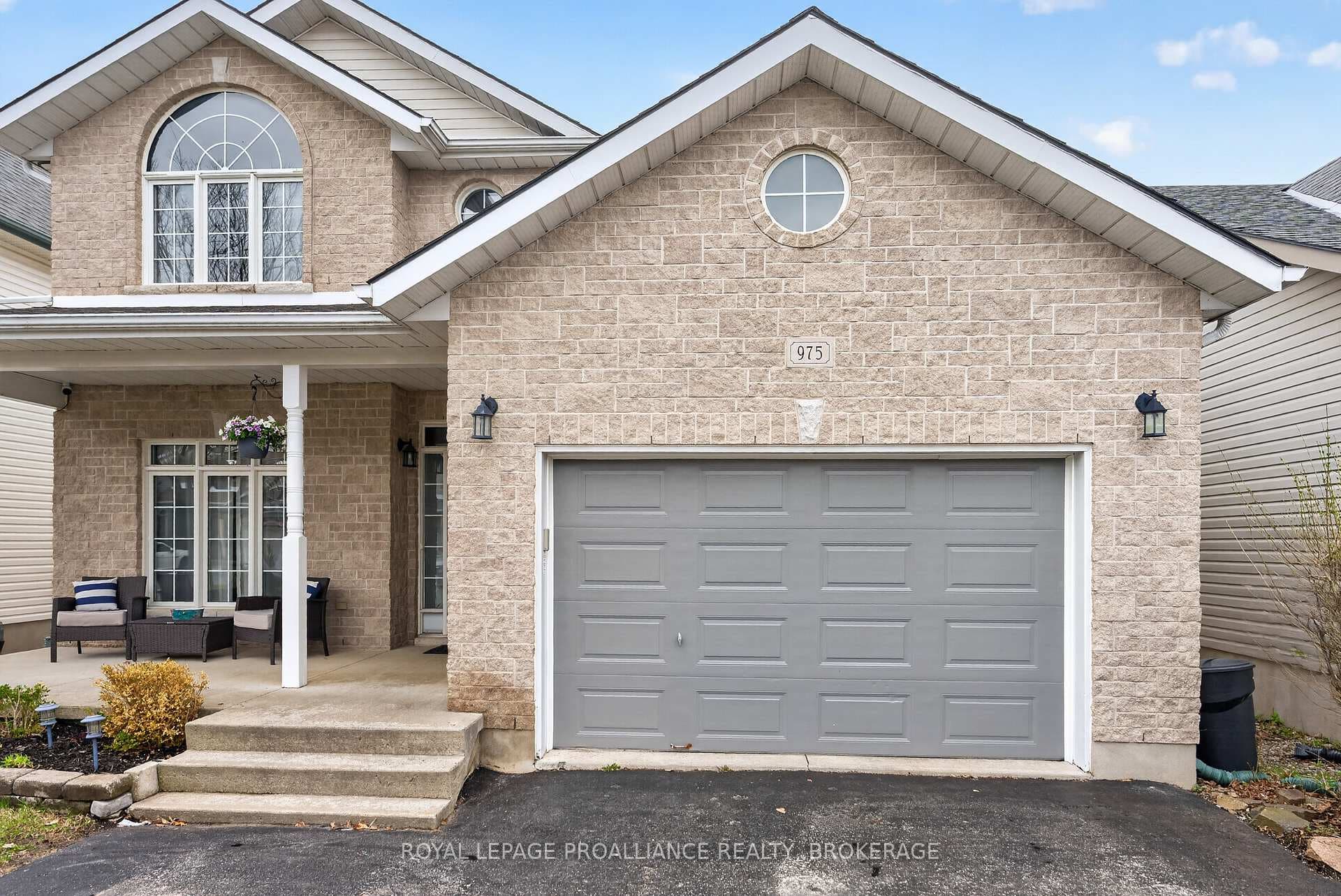 975 Bluffwood Avenue photo 4