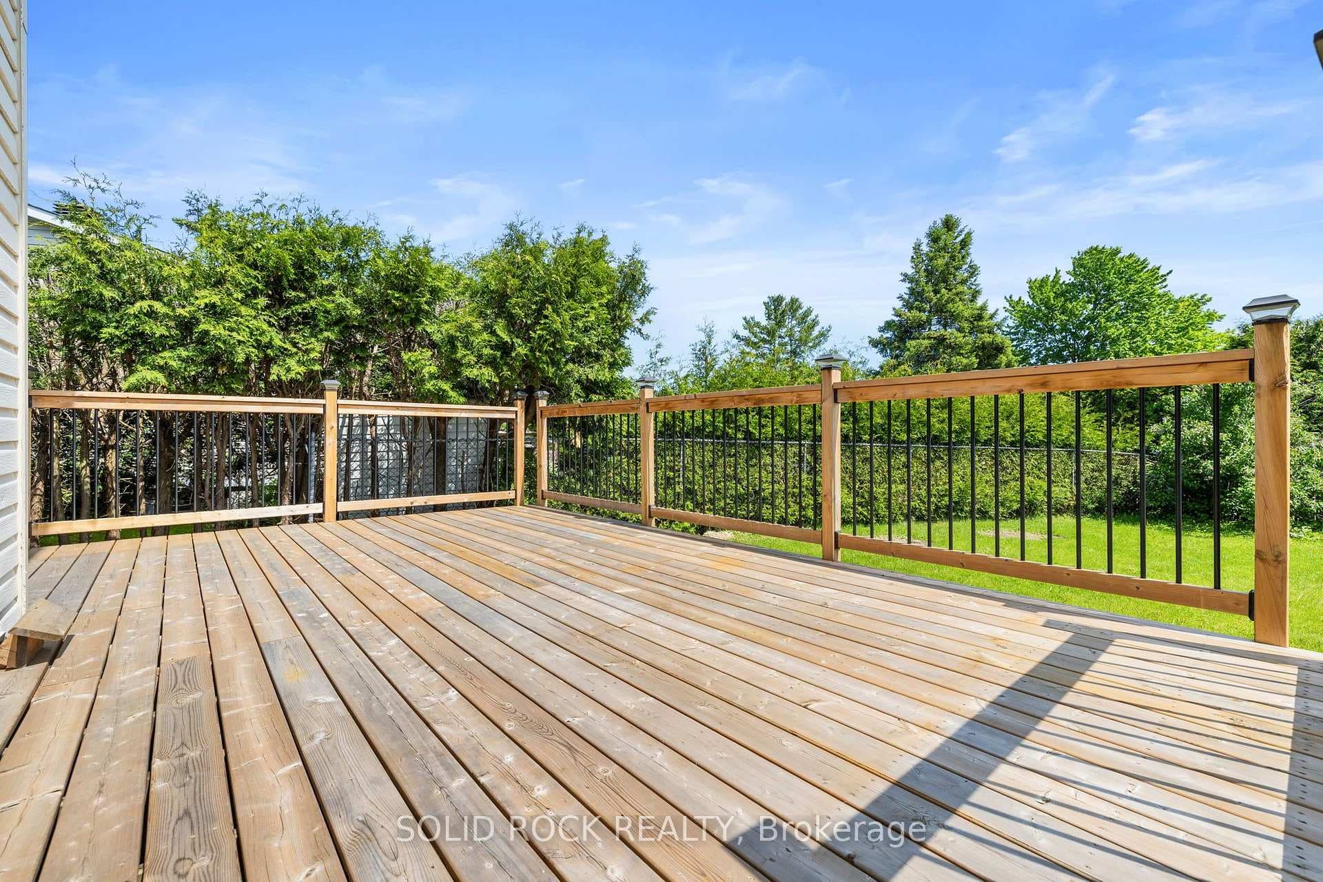 1631 Charbonneau Street photo 17