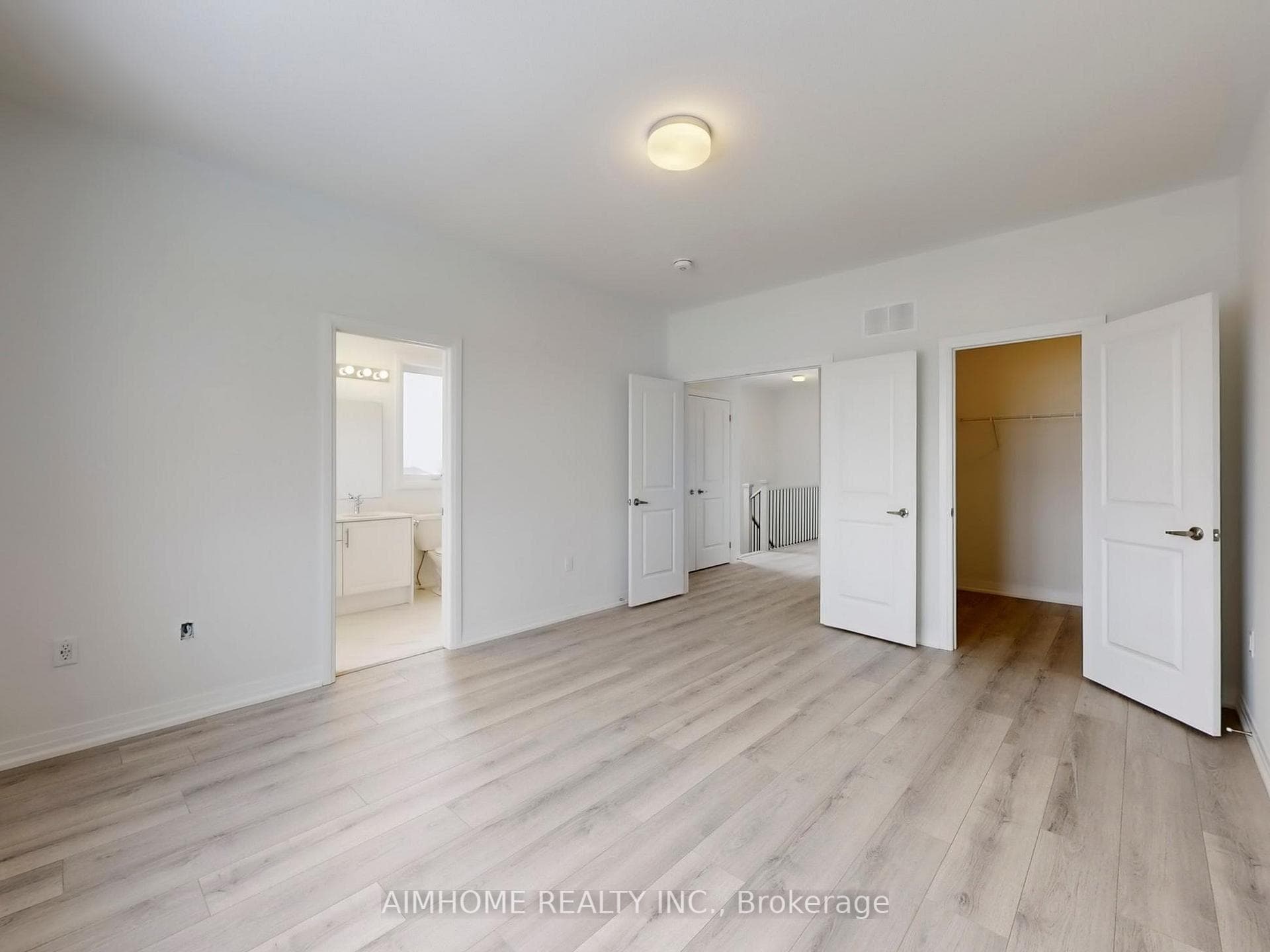 34 Kamper Avenue photo 8