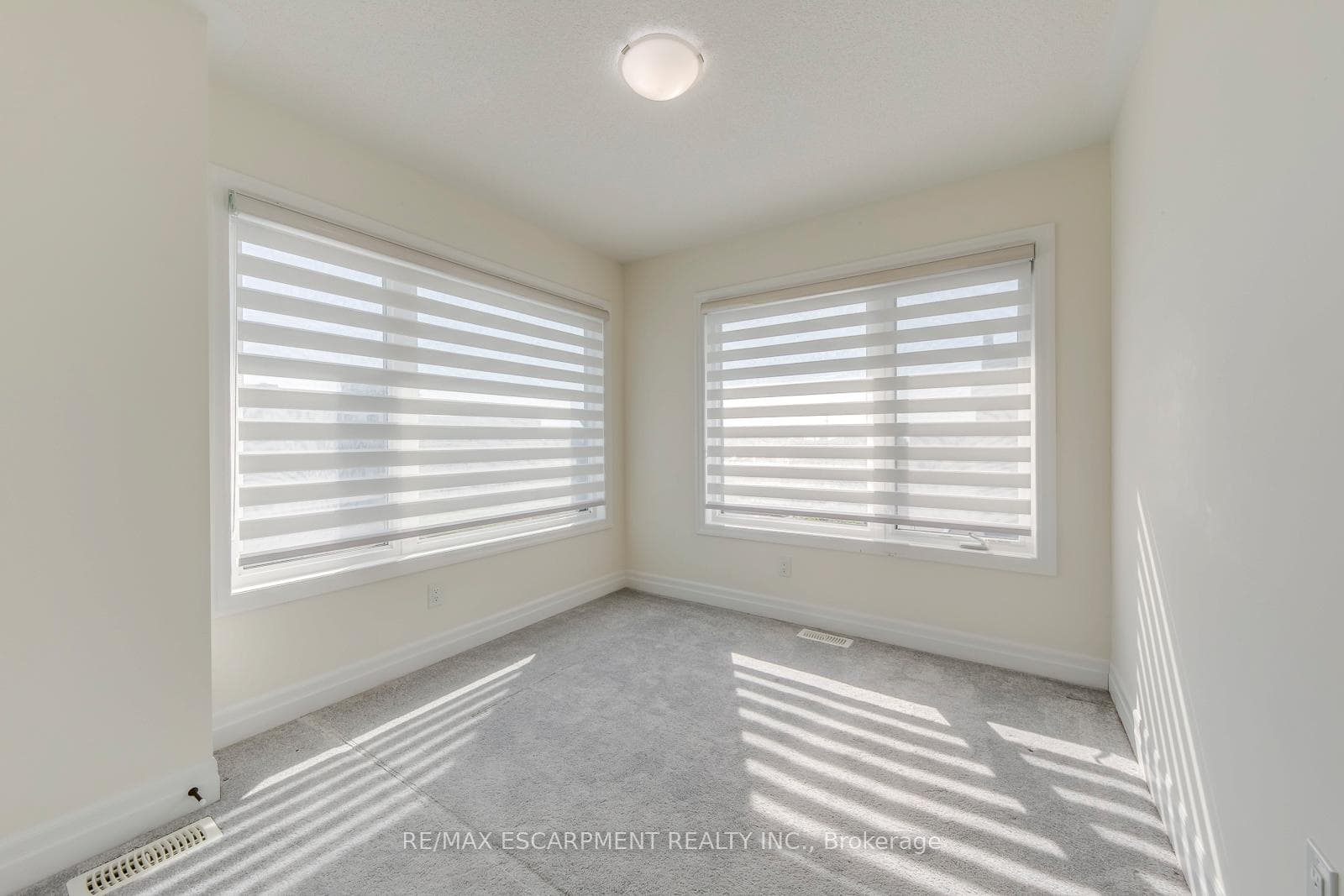 155 Grovewood Common photo 45