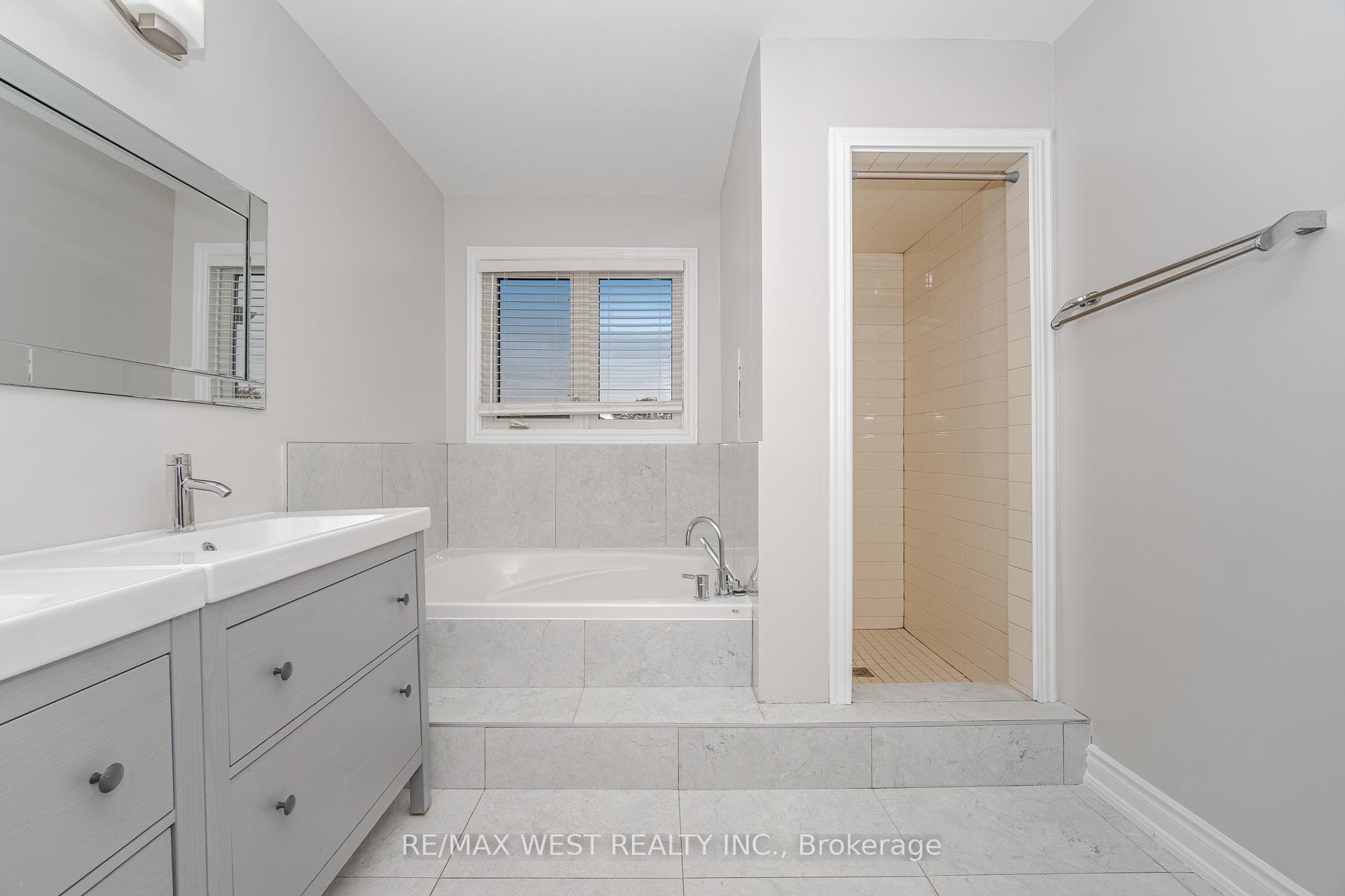 86 Dina Road photo 35