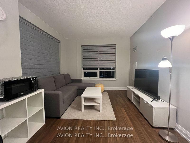 7167 Yonge Street Unit 412 photo 5
