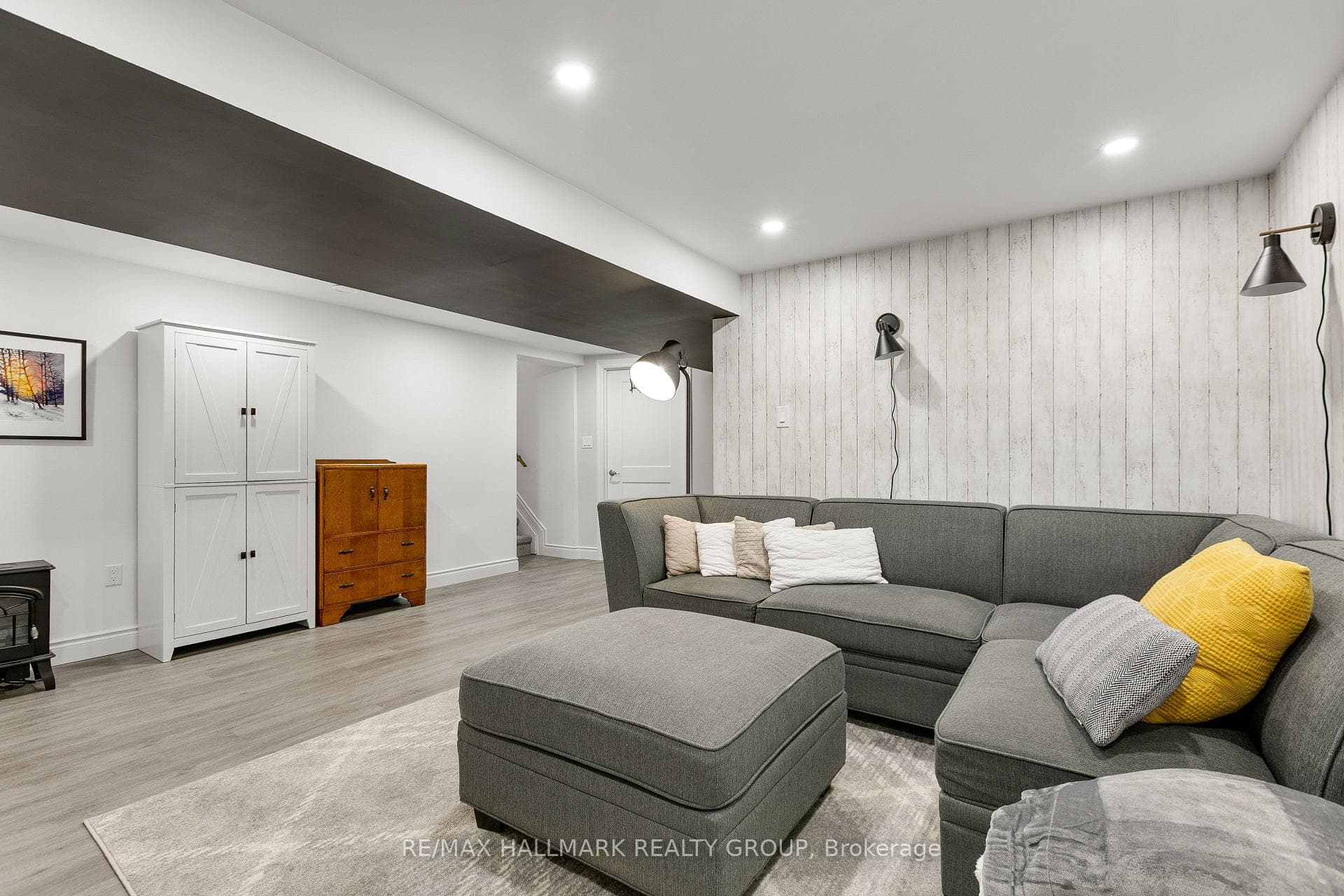 540 Brunel Street photo 27