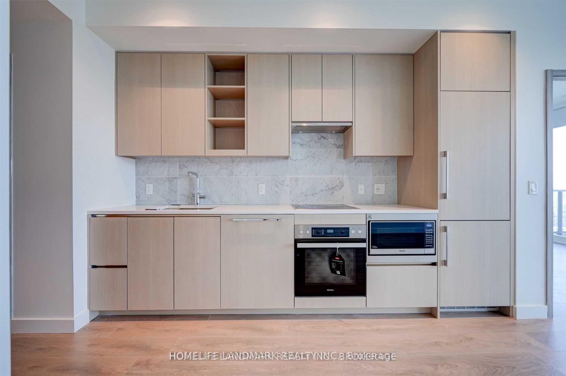 95 Mcmahon Drive Unit 2710 photo 8