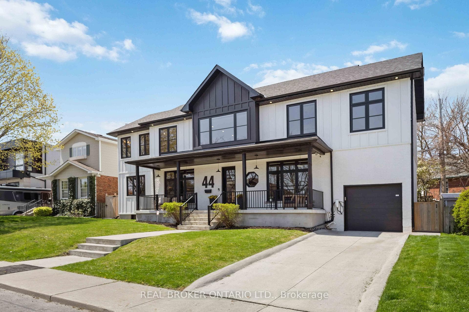 44 Hunt Club Drive photo 1
