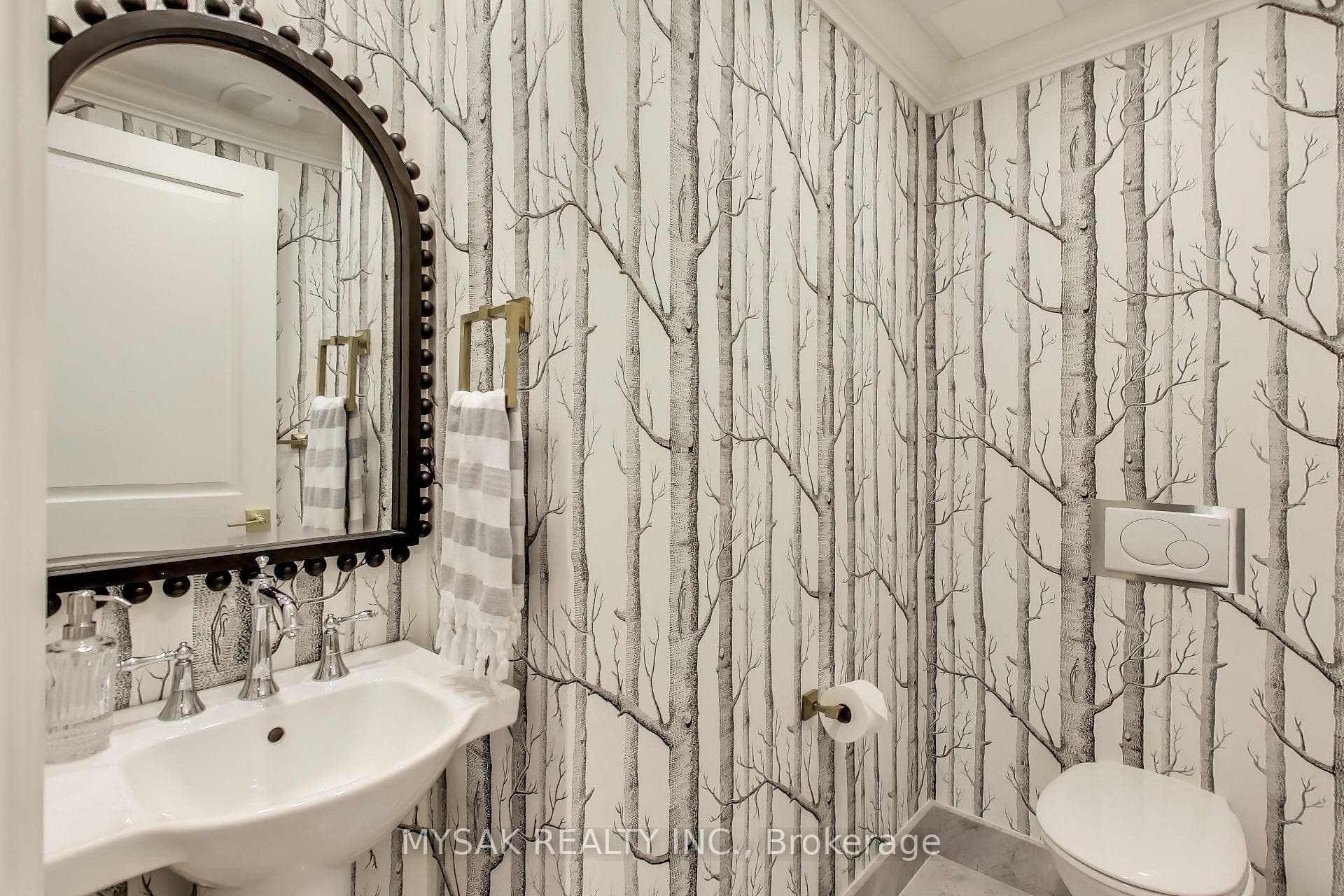 2045 Lake Shore Boulevard Unit 4504 photo 4