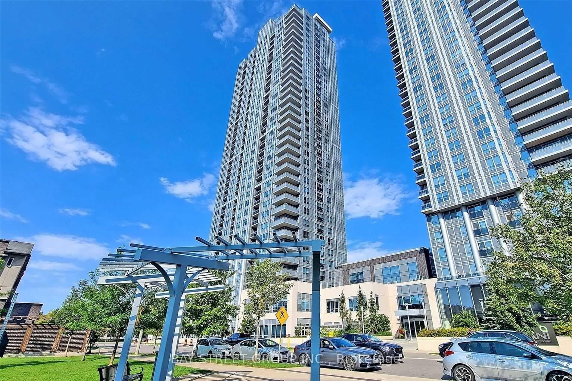 275 Village Green Square Unit 2019 photo 1