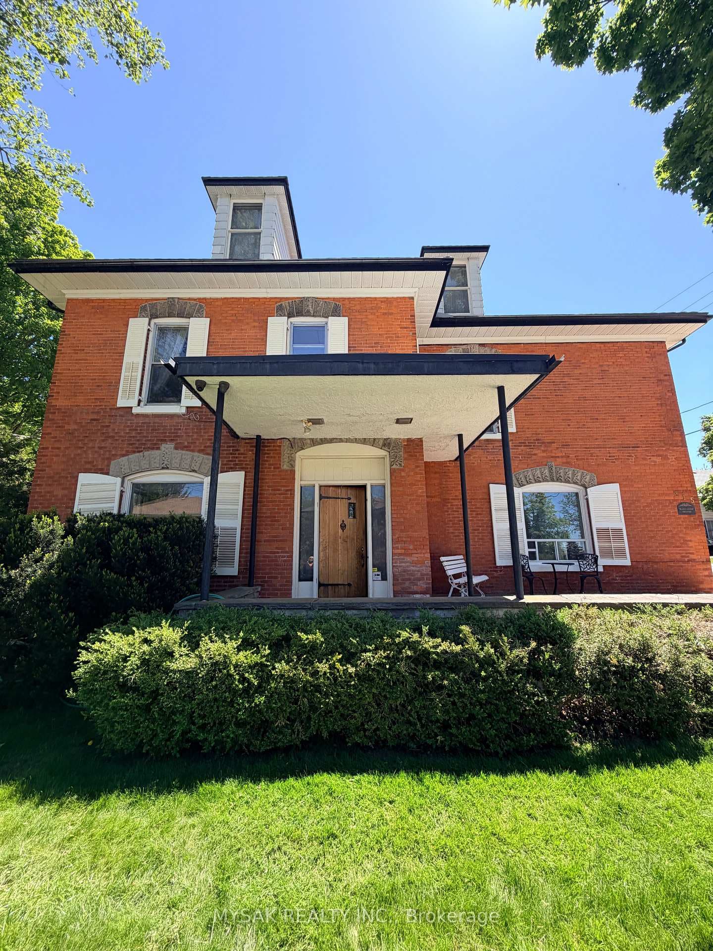 315 Centre Street photo 5
