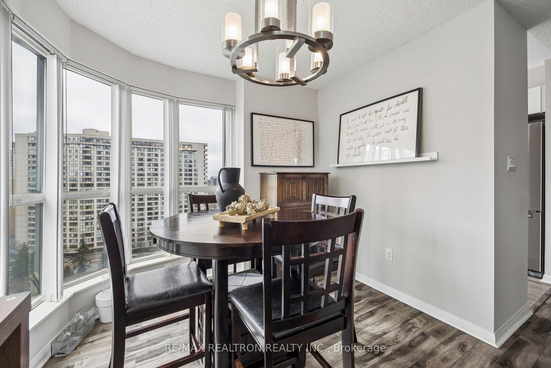 23 Lorraine Drive Unit 1602 photo 13