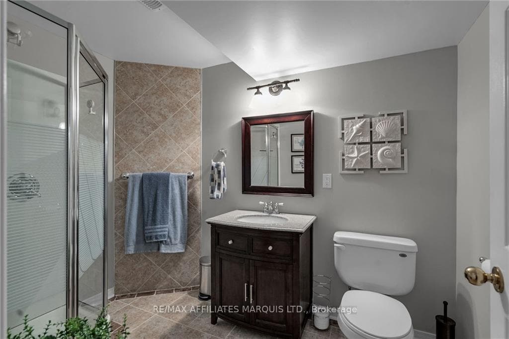 285 NORTHWOODS Crescent photo 20