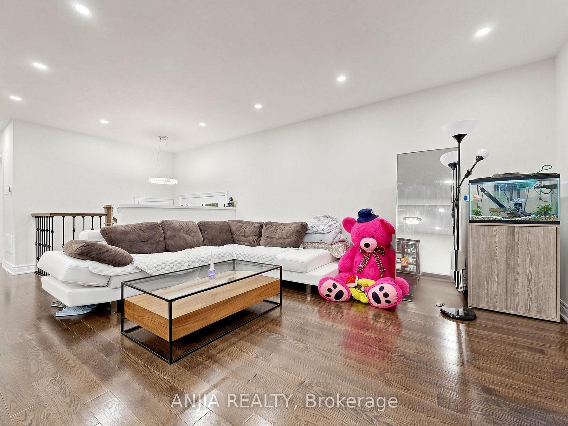 8 Applefield Drive photo 9