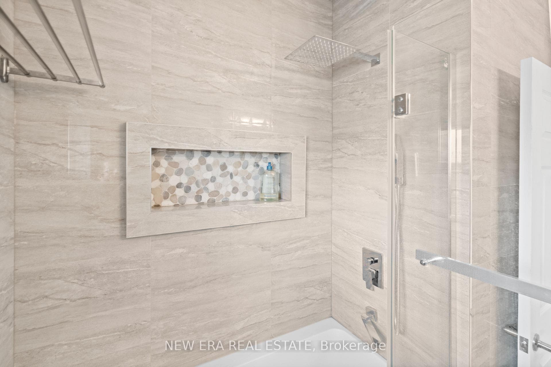 2598 Chalkwell Close photo 10