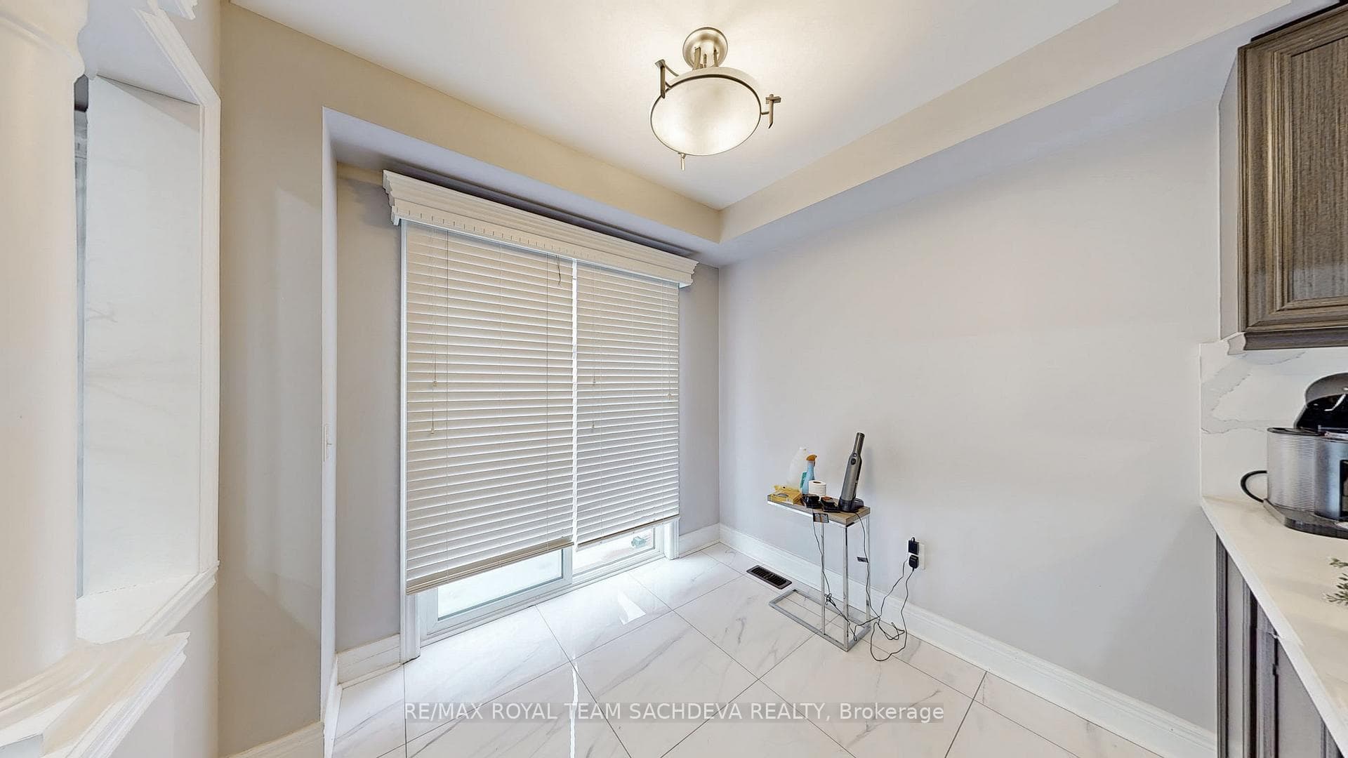 56 Dewell Crescent photo 14