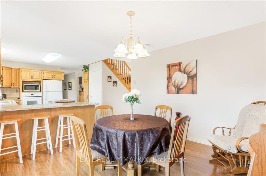631 ALBERT Street photo 14