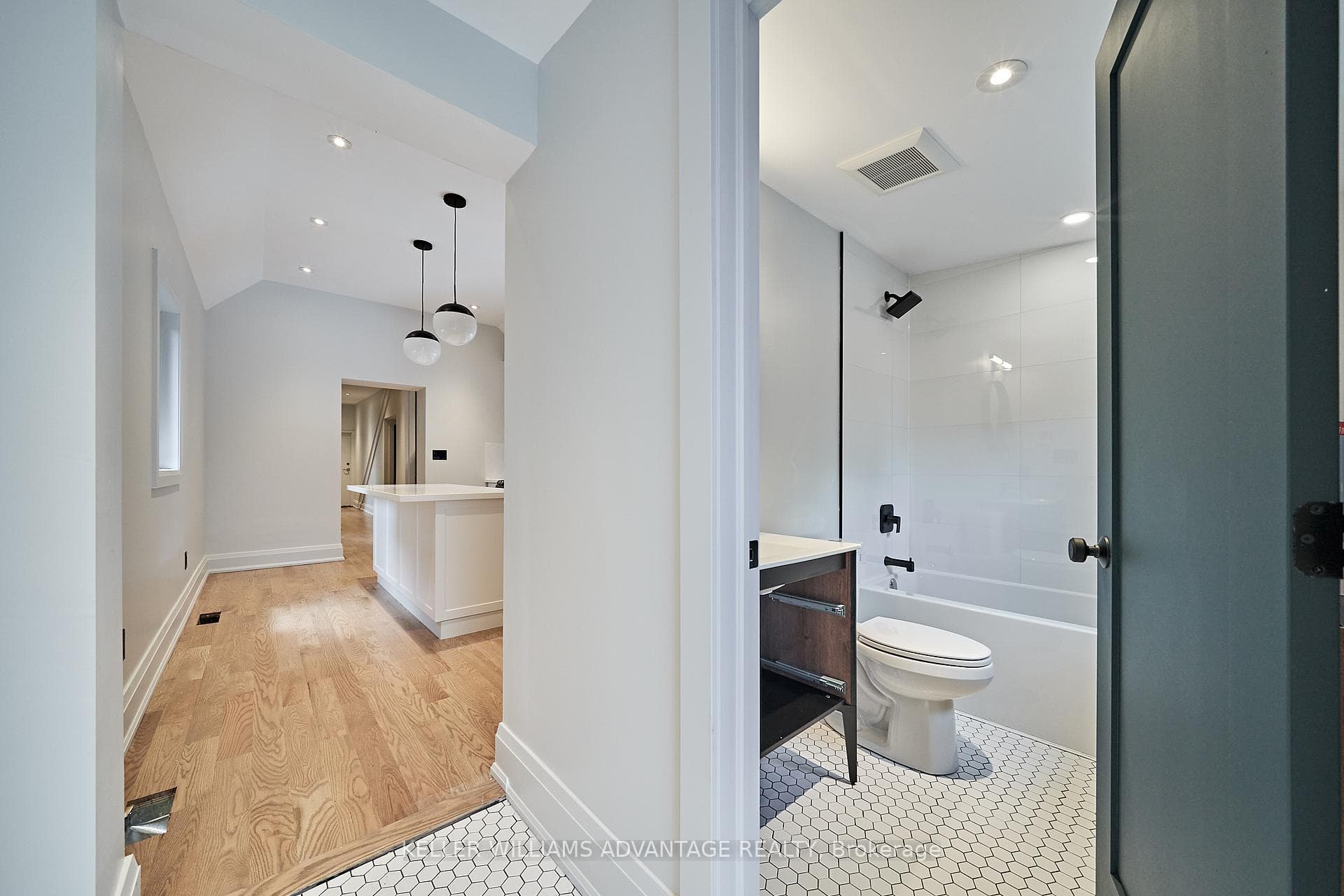 785 Indian Road Unit Main photo 12
