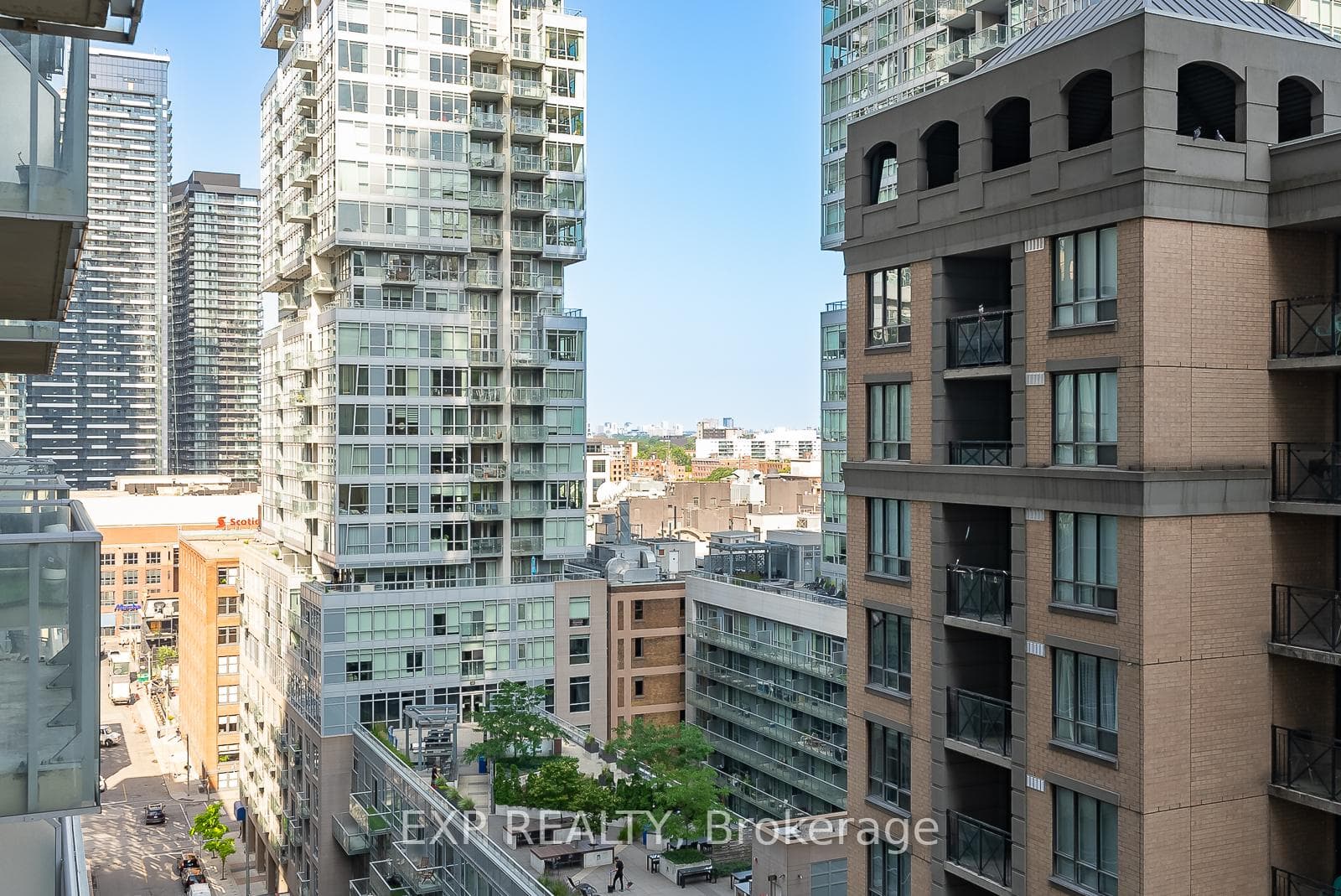 126 Simcoe Street Unit 1407 photo 29